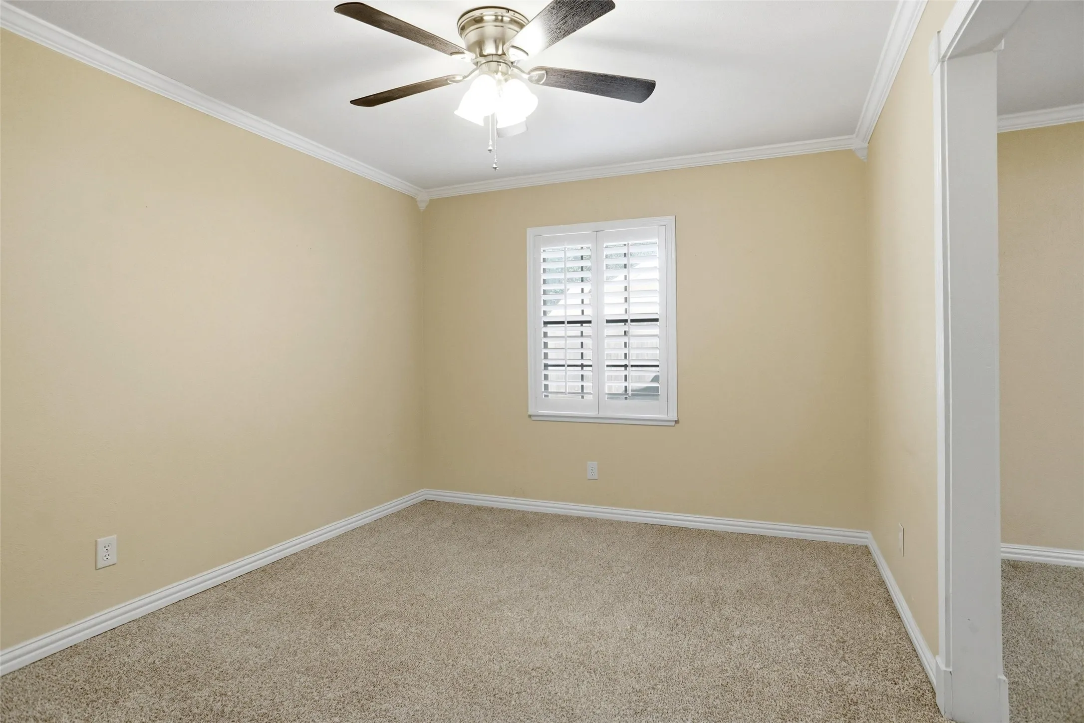 Single Family Residence For Sale in Tarrant County , 3701 Windsong Lane, Bedford, Texas 76021, 3 Bedroom, 3 Bathroom, 2 Garage spaces, 2,194 Sqft, built in 1982, mls#21385149, Real Estate Agent in Bedford, Homes For Sale in Tarrant county, Homes For Sale in Bedford, Realtor in Bedford Texas, Real Estate Brokerage Independent Realty Texas, Luminita Cordes Realtor