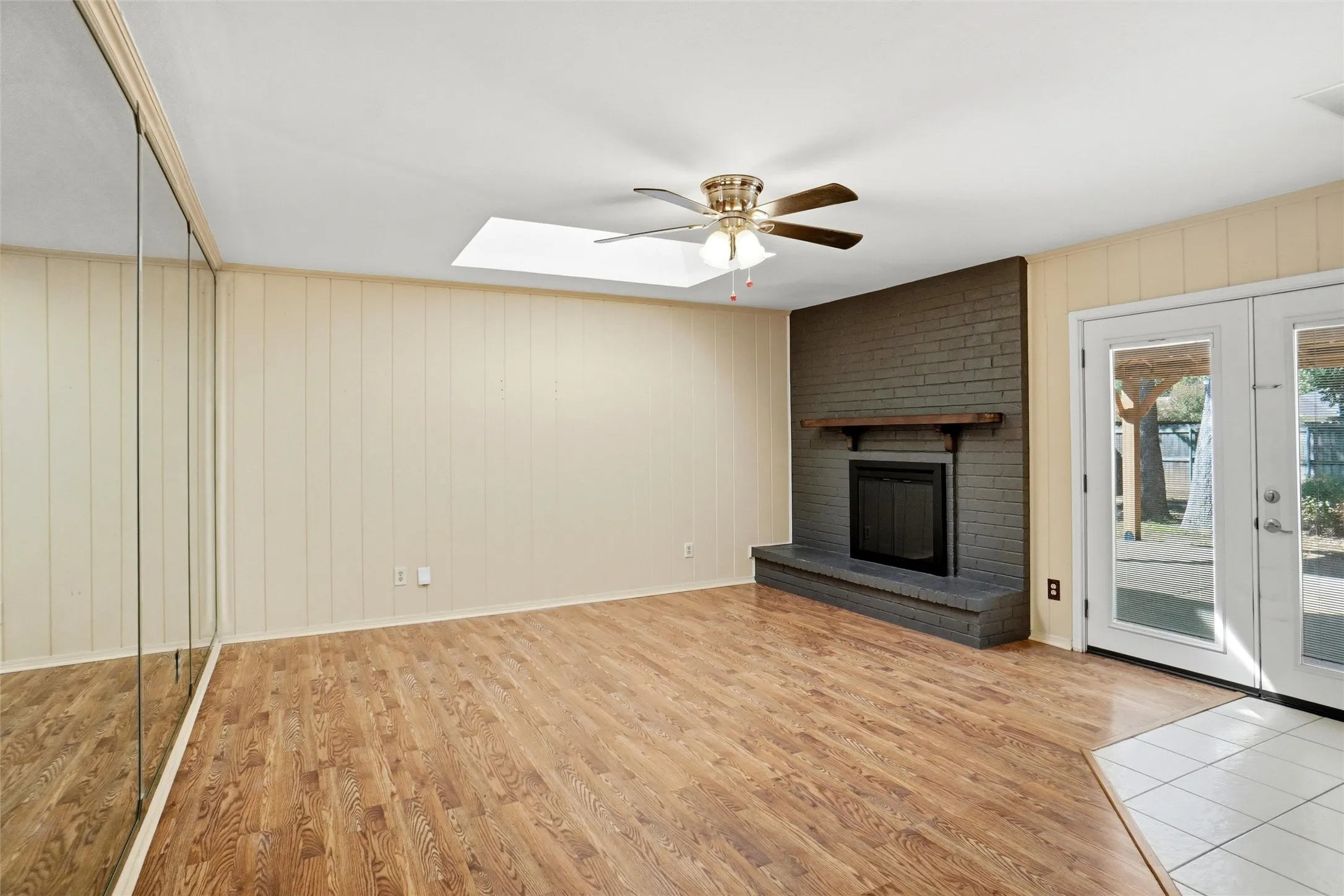 Single Family Residence For Sale in Tarrant County , 3701 Windsong Lane, Bedford, Texas 76021, 3 Bedroom, 3 Bathroom, 2 Garage spaces, 2,194 Sqft, built in 1982, mls#21385149, Real Estate Agent in Bedford, Homes For Sale in Tarrant county, Homes For Sale in Bedford, Realtor in Bedford Texas, Real Estate Brokerage Independent Realty Texas, Luminita Cordes Realtor