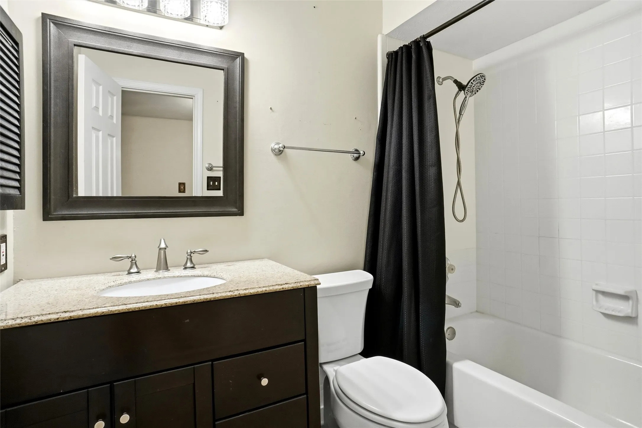 Single Family Residence For Sale in Tarrant County , 3701 Windsong Lane, Bedford, Texas 76021, 3 Bedroom, 3 Bathroom, 2 Garage spaces, 2,194 Sqft, built in 1982, mls#21385149, Real Estate Agent in Bedford, Homes For Sale in Tarrant county, Homes For Sale in Bedford, Realtor in Bedford Texas, Real Estate Brokerage Independent Realty Texas, Luminita Cordes Realtor