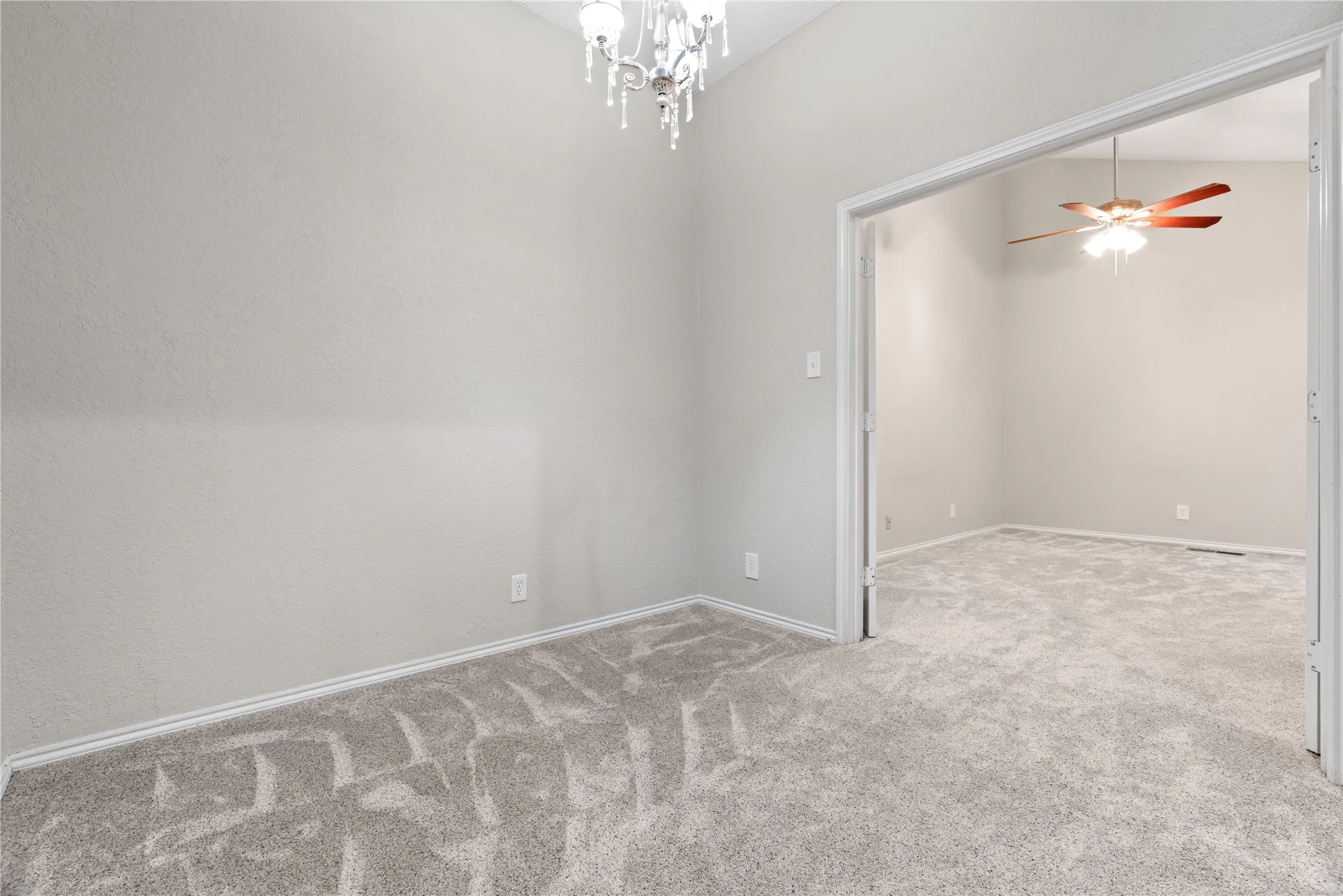Condominium For Rent in Collin County , 18040 Midway Road 152, Dallas, Texas 75287, 2 Bedroom, 2 Bathroom, 1 Garage spaces, 1,442 Sqft, built in 1984, mls#21384124, Real Estate Agent in Dallas, Homes For Rent in Collin county, Homes For Rent in Dallas, Realtor in Dallas Texas, Real Estate Brokerage Independent Realty Texas, Luminita Cordes Realtor