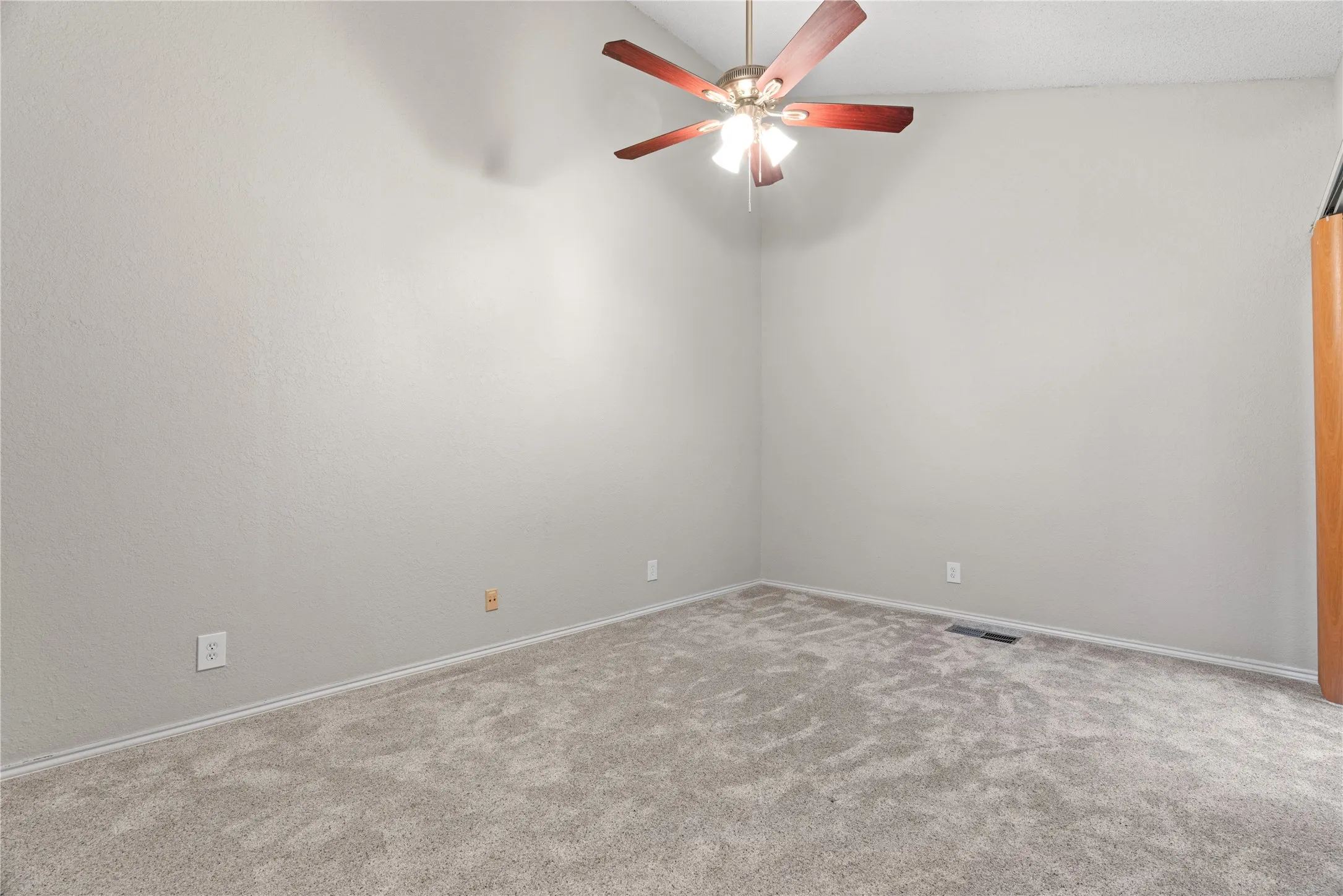Condominium For Rent in Collin County , 18040 Midway Road 152, Dallas, Texas 75287, 2 Bedroom, 2 Bathroom, 1 Garage spaces, 1,442 Sqft, built in 1984, mls#21384124, Real Estate Agent in Dallas, Homes For Rent in Collin county, Homes For Rent in Dallas, Realtor in Dallas Texas, Real Estate Brokerage Independent Realty Texas, Luminita Cordes Realtor