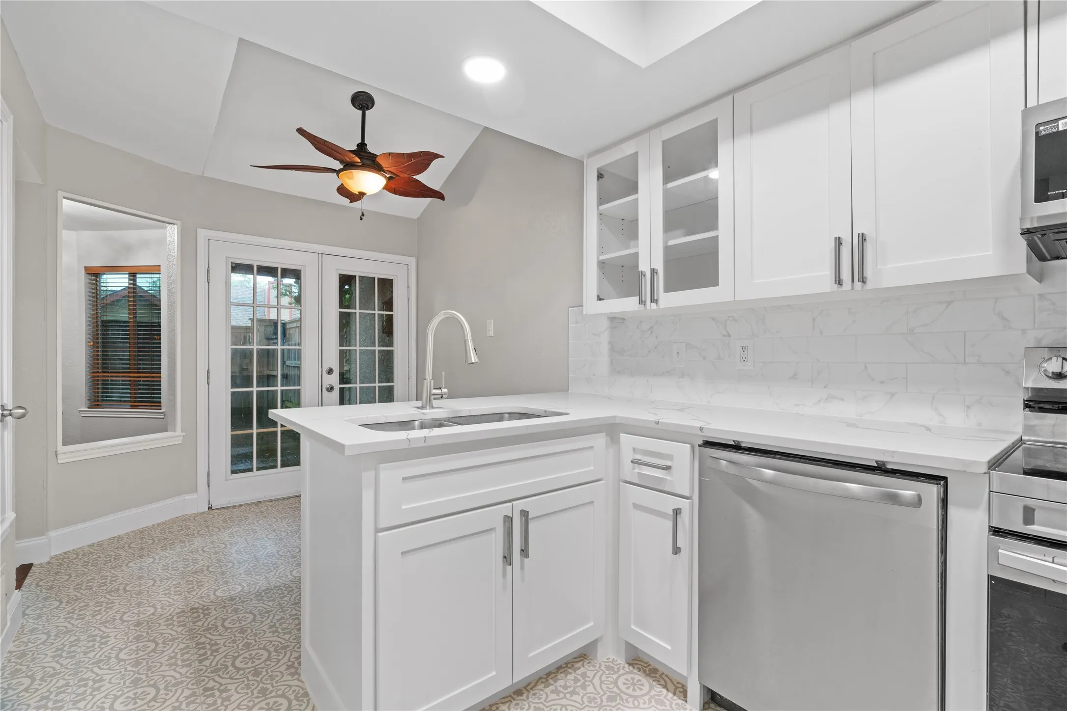 Condominium For Rent in Collin County , 18040 Midway Road 152, Dallas, Texas 75287, 2 Bedroom, 2 Bathroom, 1 Garage spaces, 1,442 Sqft, built in 1984, mls#21384124, Real Estate Agent in Dallas, Homes For Rent in Collin county, Homes For Rent in Dallas, Realtor in Dallas Texas, Real Estate Brokerage Independent Realty Texas, Luminita Cordes Realtor