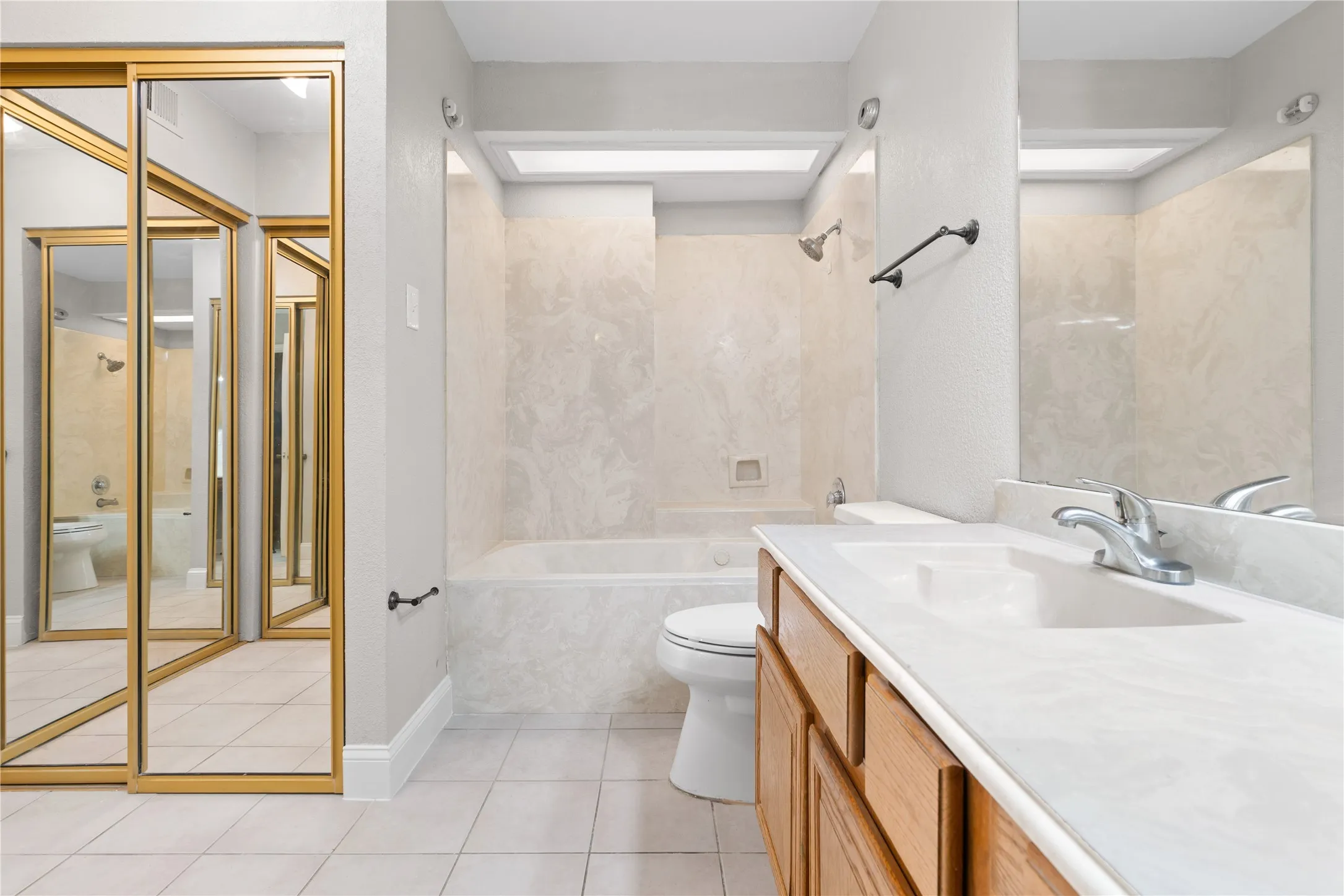 Condominium For Rent in Collin County , 18040 Midway Road 152, Dallas, Texas 75287, 2 Bedroom, 2 Bathroom, 1 Garage spaces, 1,442 Sqft, built in 1984, mls#21384124, Real Estate Agent in Dallas, Homes For Rent in Collin county, Homes For Rent in Dallas, Realtor in Dallas Texas, Real Estate Brokerage Independent Realty Texas, Luminita Cordes Realtor