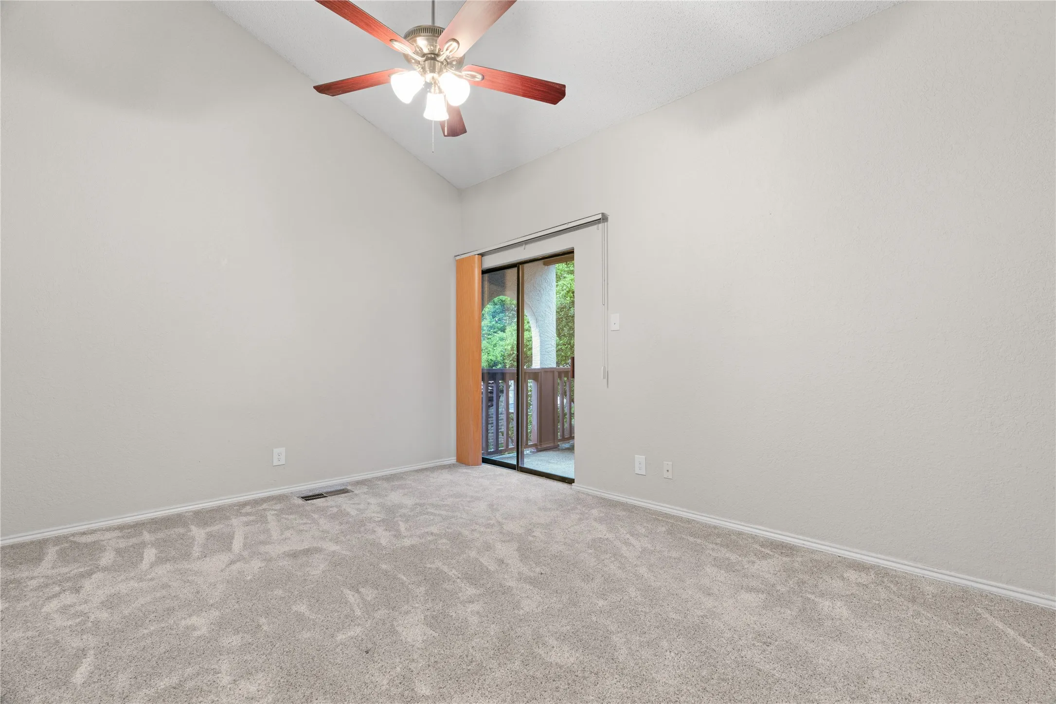 Condominium For Rent in Collin County , 18040 Midway Road 152, Dallas, Texas 75287, 2 Bedroom, 2 Bathroom, 1 Garage spaces, 1,442 Sqft, built in 1984, mls#21384124, Real Estate Agent in Dallas, Homes For Rent in Collin county, Homes For Rent in Dallas, Realtor in Dallas Texas, Real Estate Brokerage Independent Realty Texas, Luminita Cordes Realtor