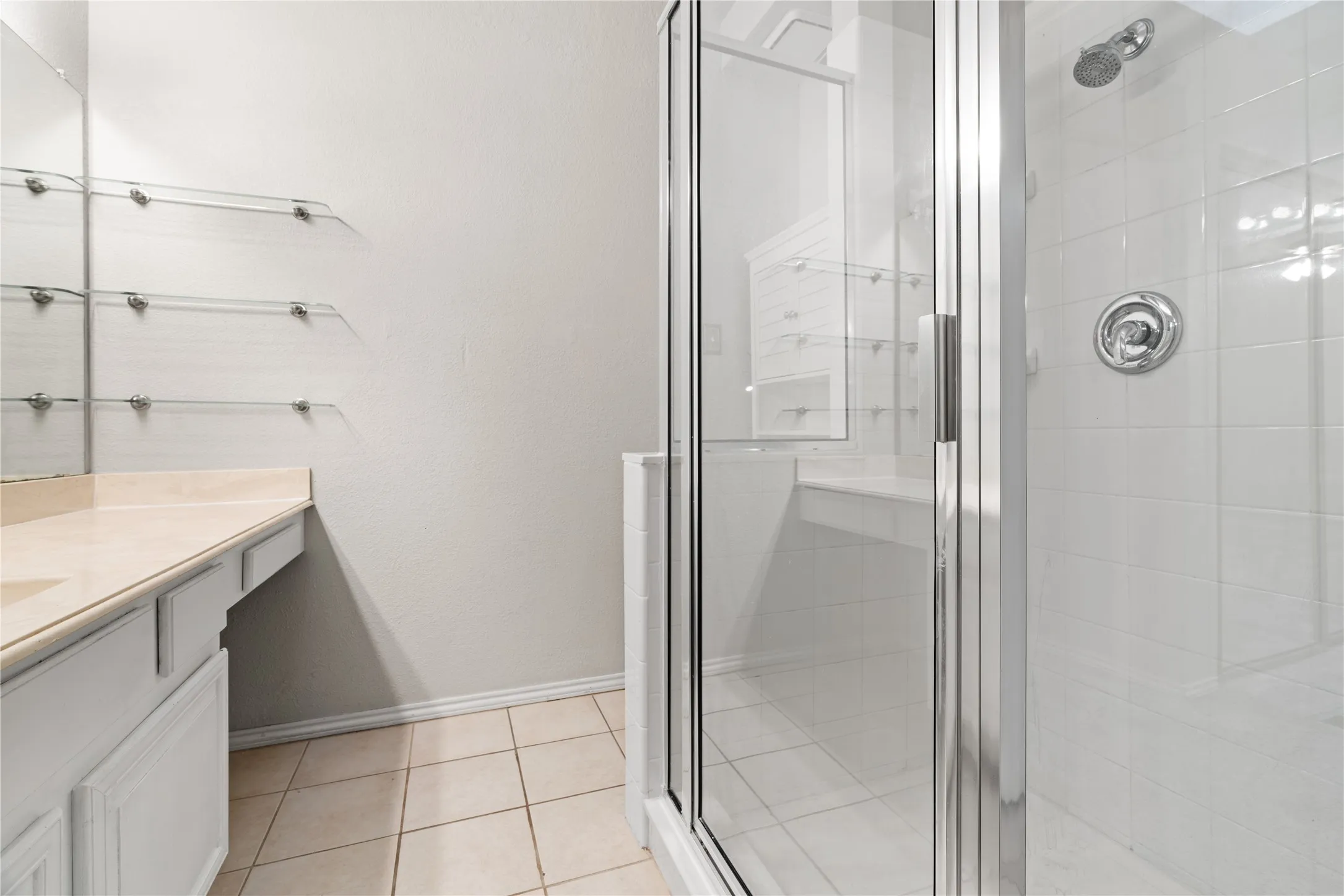 Condominium For Rent in Collin County , 18040 Midway Road 152, Dallas, Texas 75287, 2 Bedroom, 2 Bathroom, 1 Garage spaces, 1,442 Sqft, built in 1984, mls#21384124, Real Estate Agent in Dallas, Homes For Rent in Collin county, Homes For Rent in Dallas, Realtor in Dallas Texas, Real Estate Brokerage Independent Realty Texas, Luminita Cordes Realtor