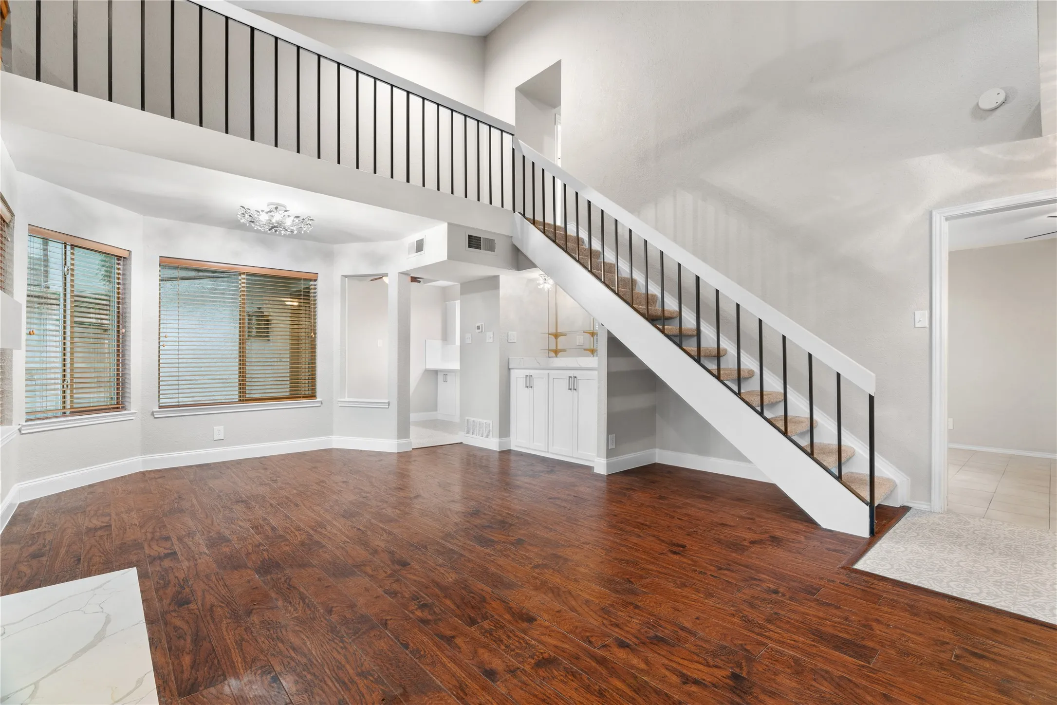 Condominium For Rent in Collin County , 18040 Midway Road 152, Dallas, Texas 75287, 2 Bedroom, 2 Bathroom, 1 Garage spaces, 1,442 Sqft, built in 1984, mls#21384124, Real Estate Agent in Dallas, Homes For Rent in Collin county, Homes For Rent in Dallas, Realtor in Dallas Texas, Real Estate Brokerage Independent Realty Texas, Luminita Cordes Realtor
