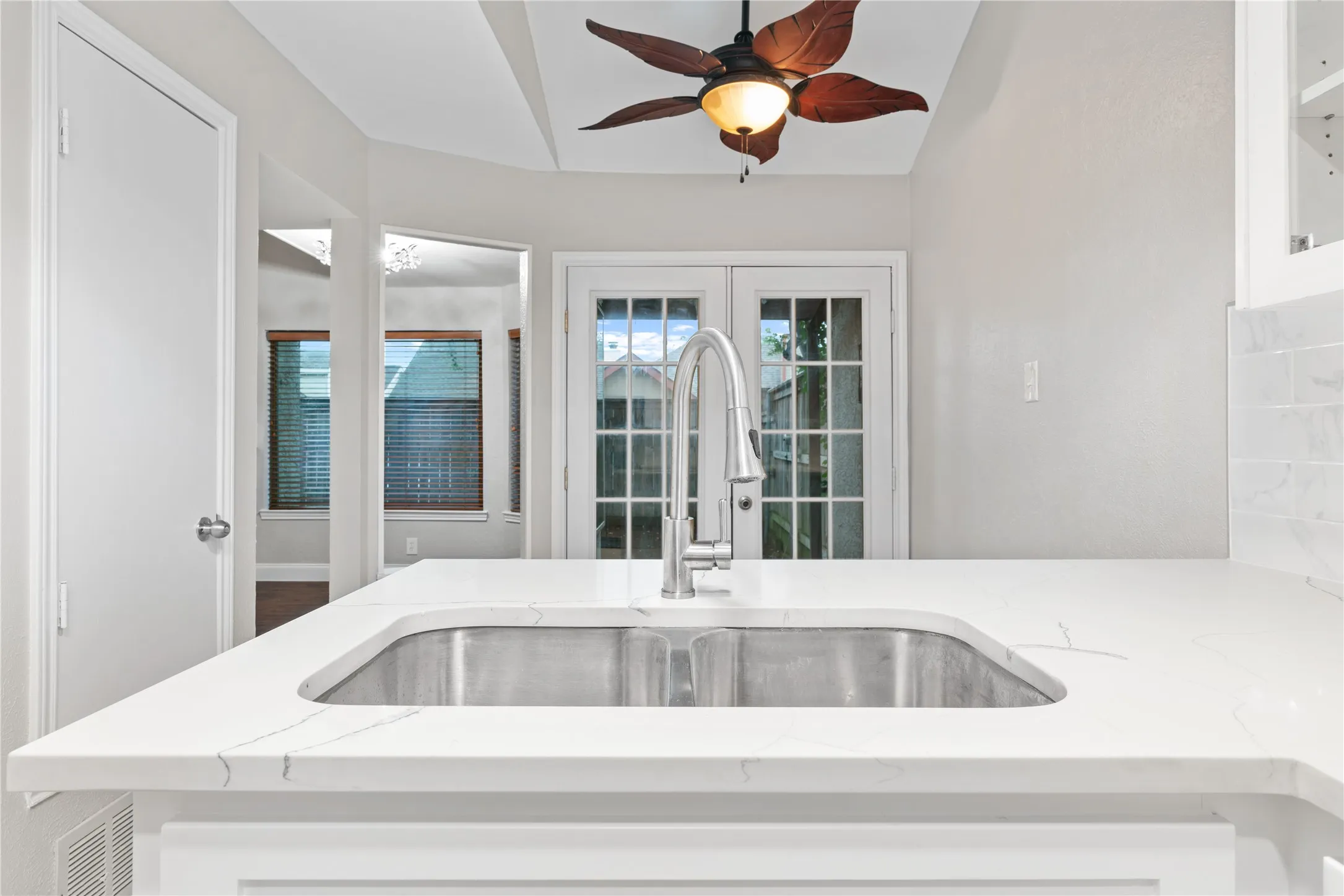 Condominium For Rent in Collin County , 18040 Midway Road 152, Dallas, Texas 75287, 2 Bedroom, 2 Bathroom, 1 Garage spaces, 1,442 Sqft, built in 1984, mls#21384124, Real Estate Agent in Dallas, Homes For Rent in Collin county, Homes For Rent in Dallas, Realtor in Dallas Texas, Real Estate Brokerage Independent Realty Texas, Luminita Cordes Realtor