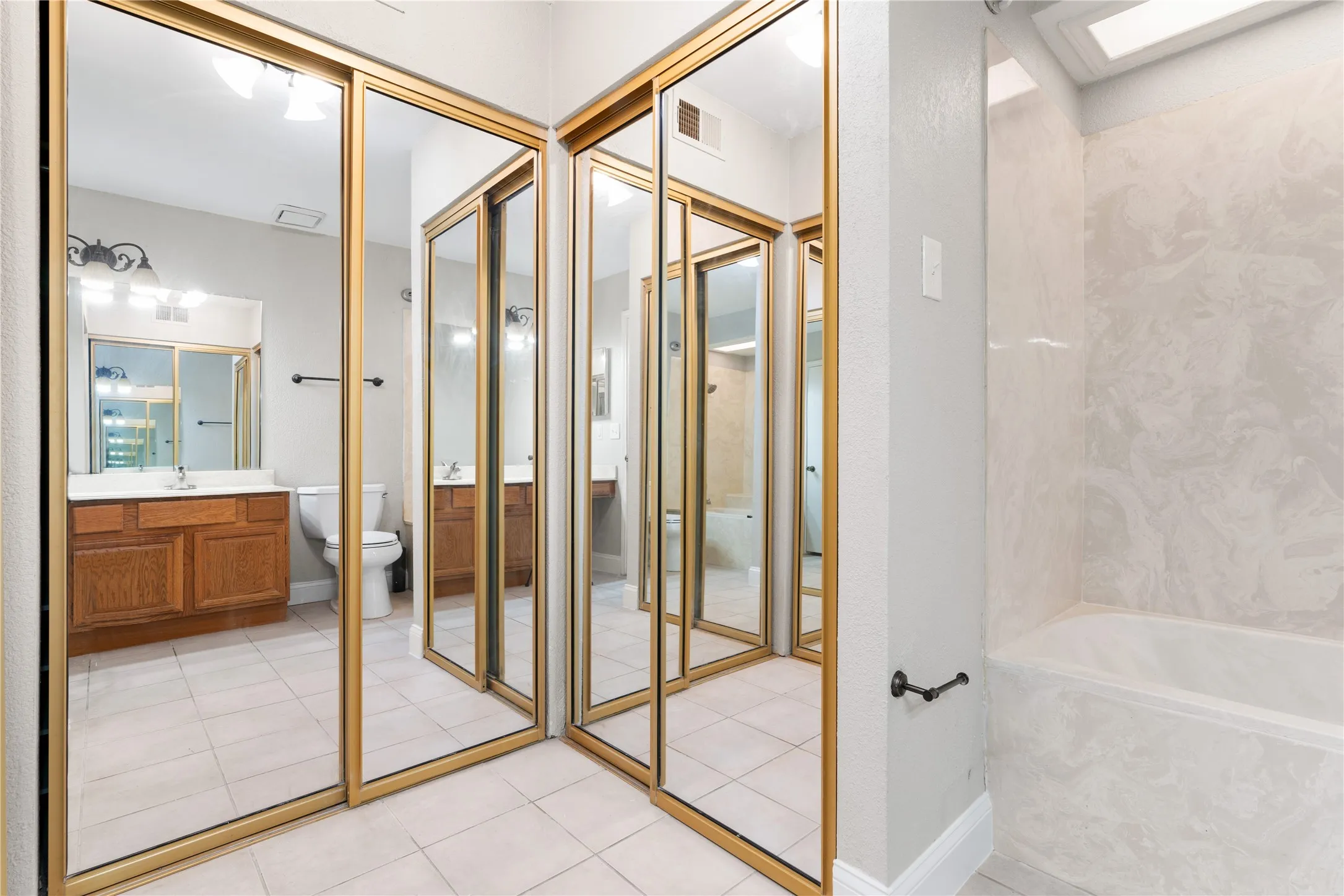 Condominium For Rent in Collin County , 18040 Midway Road 152, Dallas, Texas 75287, 2 Bedroom, 2 Bathroom, 1 Garage spaces, 1,442 Sqft, built in 1984, mls#21384124, Real Estate Agent in Dallas, Homes For Rent in Collin county, Homes For Rent in Dallas, Realtor in Dallas Texas, Real Estate Brokerage Independent Realty Texas, Luminita Cordes Realtor