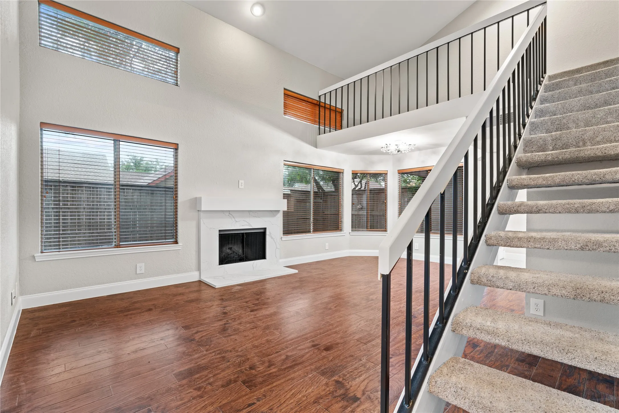 Condominium For Rent in Collin County , 18040 Midway Road 152, Dallas, Texas 75287, 2 Bedroom, 2 Bathroom, 1 Garage spaces, 1,442 Sqft, built in 1984, mls#21384124, Real Estate Agent in Dallas, Homes For Rent in Collin county, Homes For Rent in Dallas, Realtor in Dallas Texas, Real Estate Brokerage Independent Realty Texas, Luminita Cordes Realtor