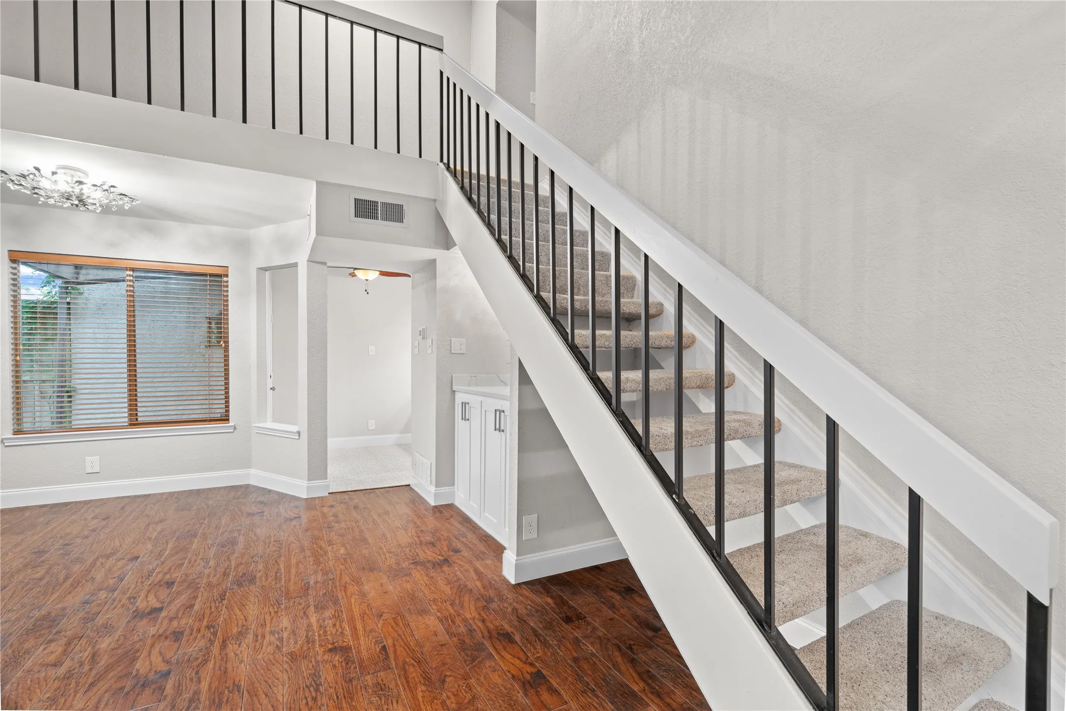 Condominium For Rent in Collin County , 18040 Midway Road 152, Dallas, Texas 75287, 2 Bedroom, 2 Bathroom, 1 Garage spaces, 1,442 Sqft, built in 1984, mls#21384124, Real Estate Agent in Dallas, Homes For Rent in Collin county, Homes For Rent in Dallas, Realtor in Dallas Texas, Real Estate Brokerage Independent Realty Texas, Luminita Cordes Realtor