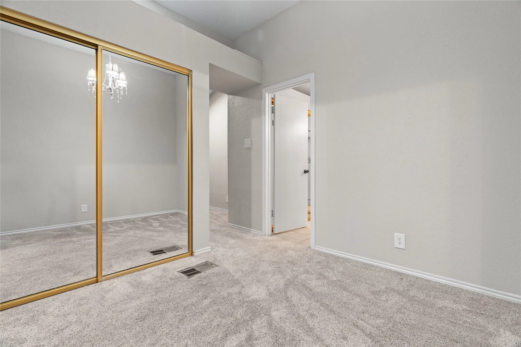 Condominium For Rent in Collin County , 18040 Midway Road 152, Dallas, Texas 75287, 2 Bedroom, 2 Bathroom, 1 Garage spaces, 1,442 Sqft, built in 1984, mls#21384124, Real Estate Agent in Dallas, Homes For Rent in Collin county, Homes For Rent in Dallas, Realtor in Dallas Texas, Real Estate Brokerage Independent Realty Texas, Luminita Cordes Realtor