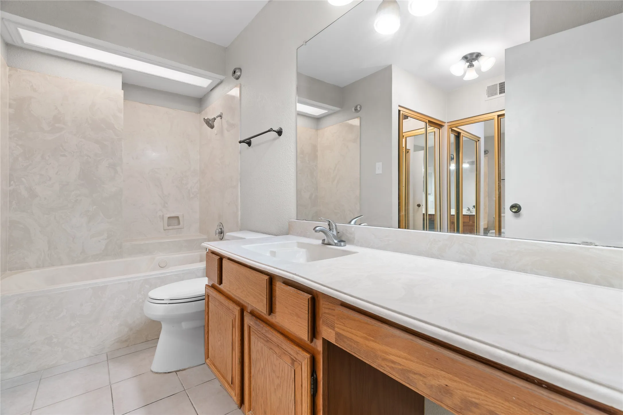 Condominium For Rent in Collin County , 18040 Midway Road 152, Dallas, Texas 75287, 2 Bedroom, 2 Bathroom, 1 Garage spaces, 1,442 Sqft, built in 1984, mls#21384124, Real Estate Agent in Dallas, Homes For Rent in Collin county, Homes For Rent in Dallas, Realtor in Dallas Texas, Real Estate Brokerage Independent Realty Texas, Luminita Cordes Realtor