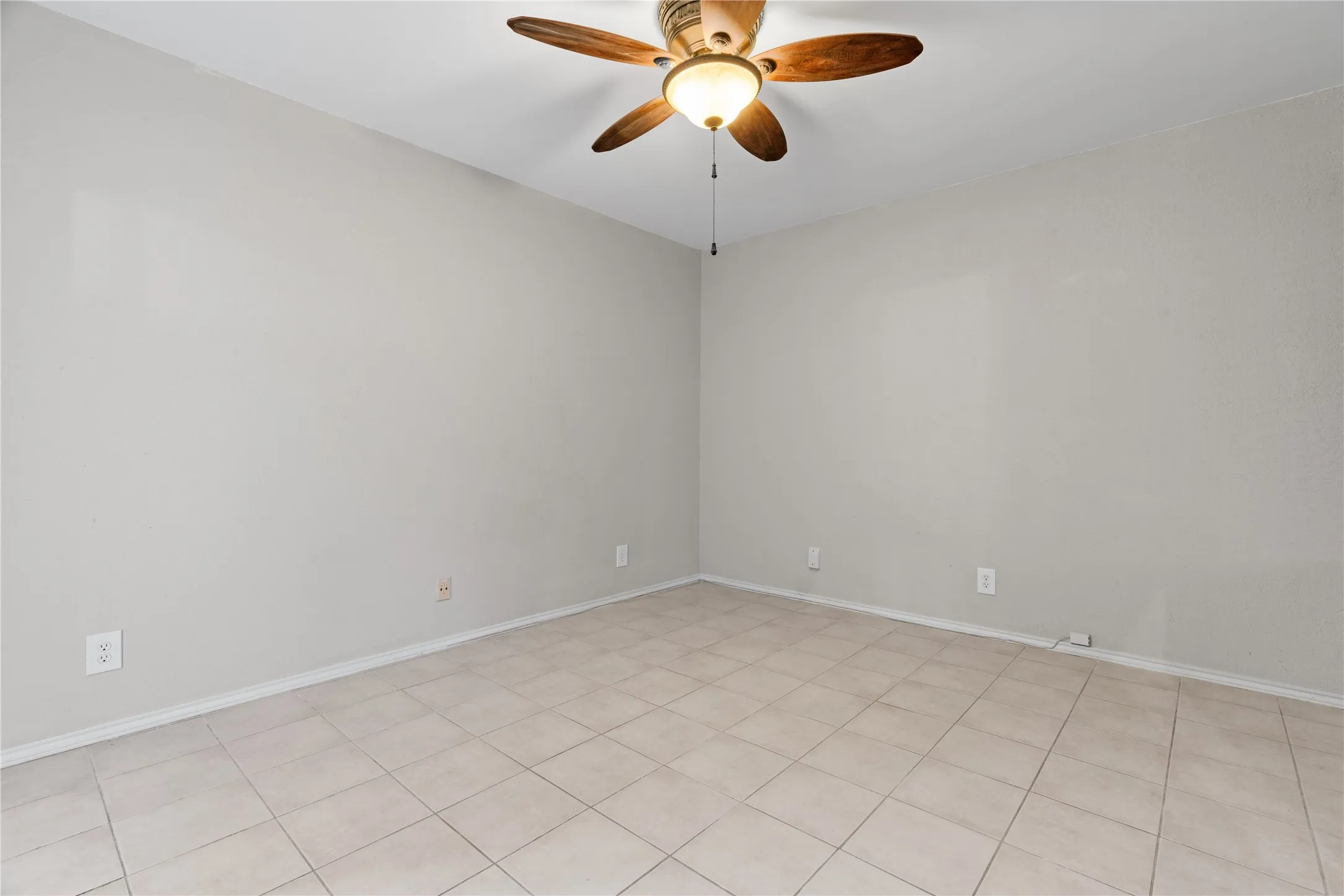 Condominium For Rent in Collin County , 18040 Midway Road 152, Dallas, Texas 75287, 2 Bedroom, 2 Bathroom, 1 Garage spaces, 1,442 Sqft, built in 1984, mls#21384124, Real Estate Agent in Dallas, Homes For Rent in Collin county, Homes For Rent in Dallas, Realtor in Dallas Texas, Real Estate Brokerage Independent Realty Texas, Luminita Cordes Realtor
