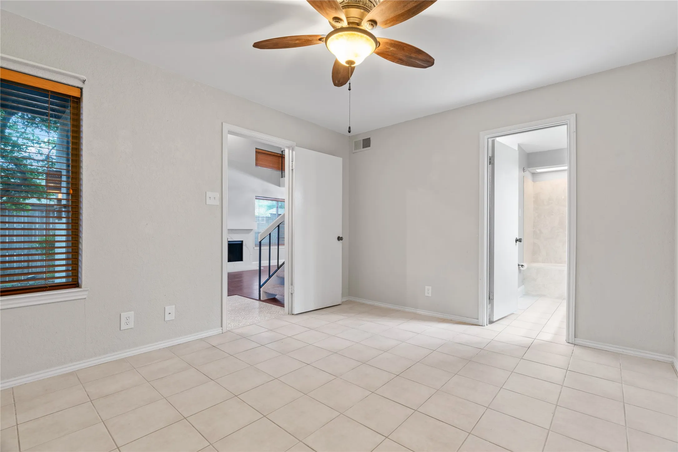 Condominium For Rent in Collin County , 18040 Midway Road 152, Dallas, Texas 75287, 2 Bedroom, 2 Bathroom, 1 Garage spaces, 1,442 Sqft, built in 1984, mls#21384124, Real Estate Agent in Dallas, Homes For Rent in Collin county, Homes For Rent in Dallas, Realtor in Dallas Texas, Real Estate Brokerage Independent Realty Texas, Luminita Cordes Realtor