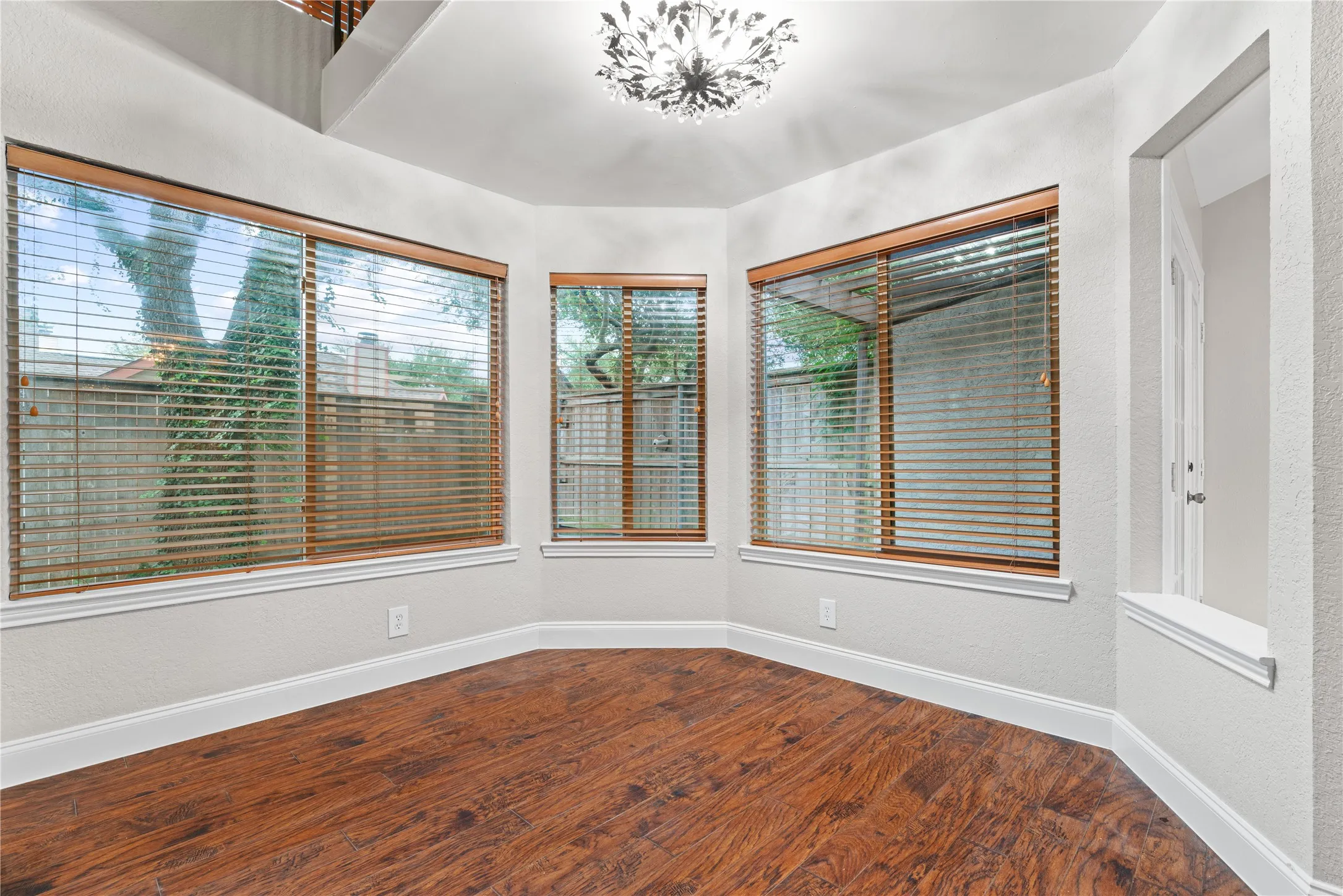 Condominium For Rent in Collin County , 18040 Midway Road 152, Dallas, Texas 75287, 2 Bedroom, 2 Bathroom, 1 Garage spaces, 1,442 Sqft, built in 1984, mls#21384124, Real Estate Agent in Dallas, Homes For Rent in Collin county, Homes For Rent in Dallas, Realtor in Dallas Texas, Real Estate Brokerage Independent Realty Texas, Luminita Cordes Realtor