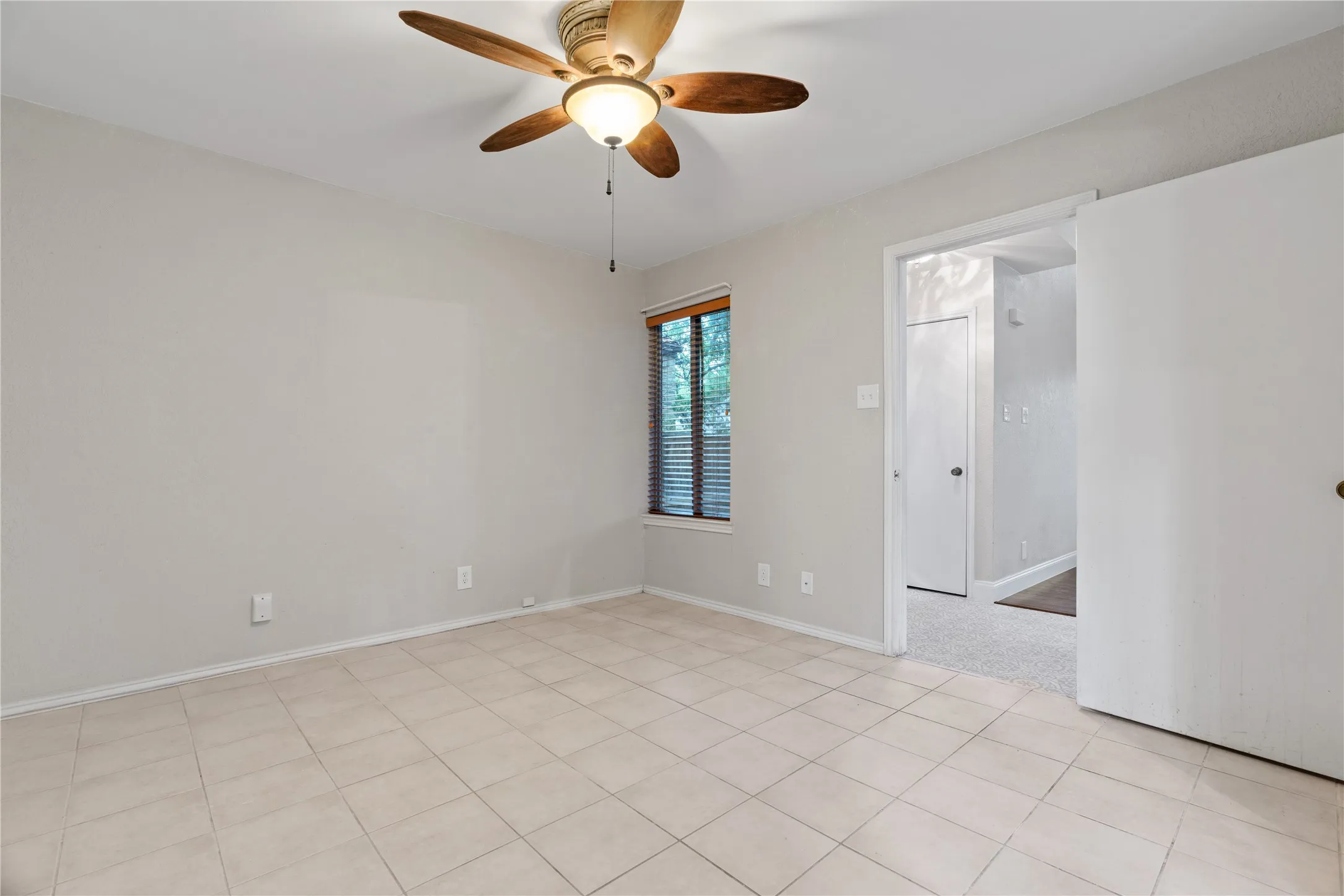 Condominium For Rent in Collin County , 18040 Midway Road 152, Dallas, Texas 75287, 2 Bedroom, 2 Bathroom, 1 Garage spaces, 1,442 Sqft, built in 1984, mls#21384124, Real Estate Agent in Dallas, Homes For Rent in Collin county, Homes For Rent in Dallas, Realtor in Dallas Texas, Real Estate Brokerage Independent Realty Texas, Luminita Cordes Realtor