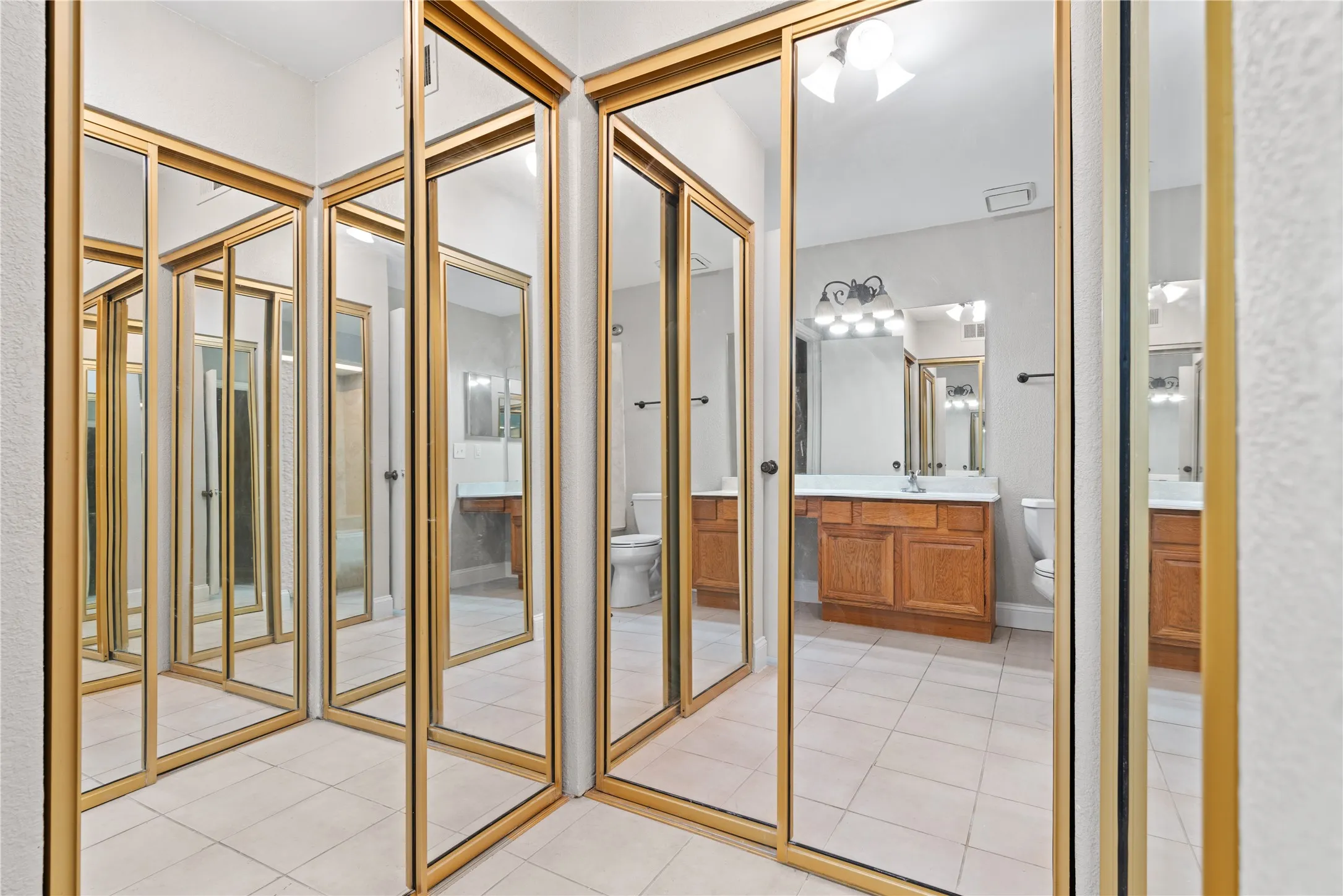 Condominium For Rent in Collin County , 18040 Midway Road 152, Dallas, Texas 75287, 2 Bedroom, 2 Bathroom, 1 Garage spaces, 1,442 Sqft, built in 1984, mls#21384124, Real Estate Agent in Dallas, Homes For Rent in Collin county, Homes For Rent in Dallas, Realtor in Dallas Texas, Real Estate Brokerage Independent Realty Texas, Luminita Cordes Realtor
