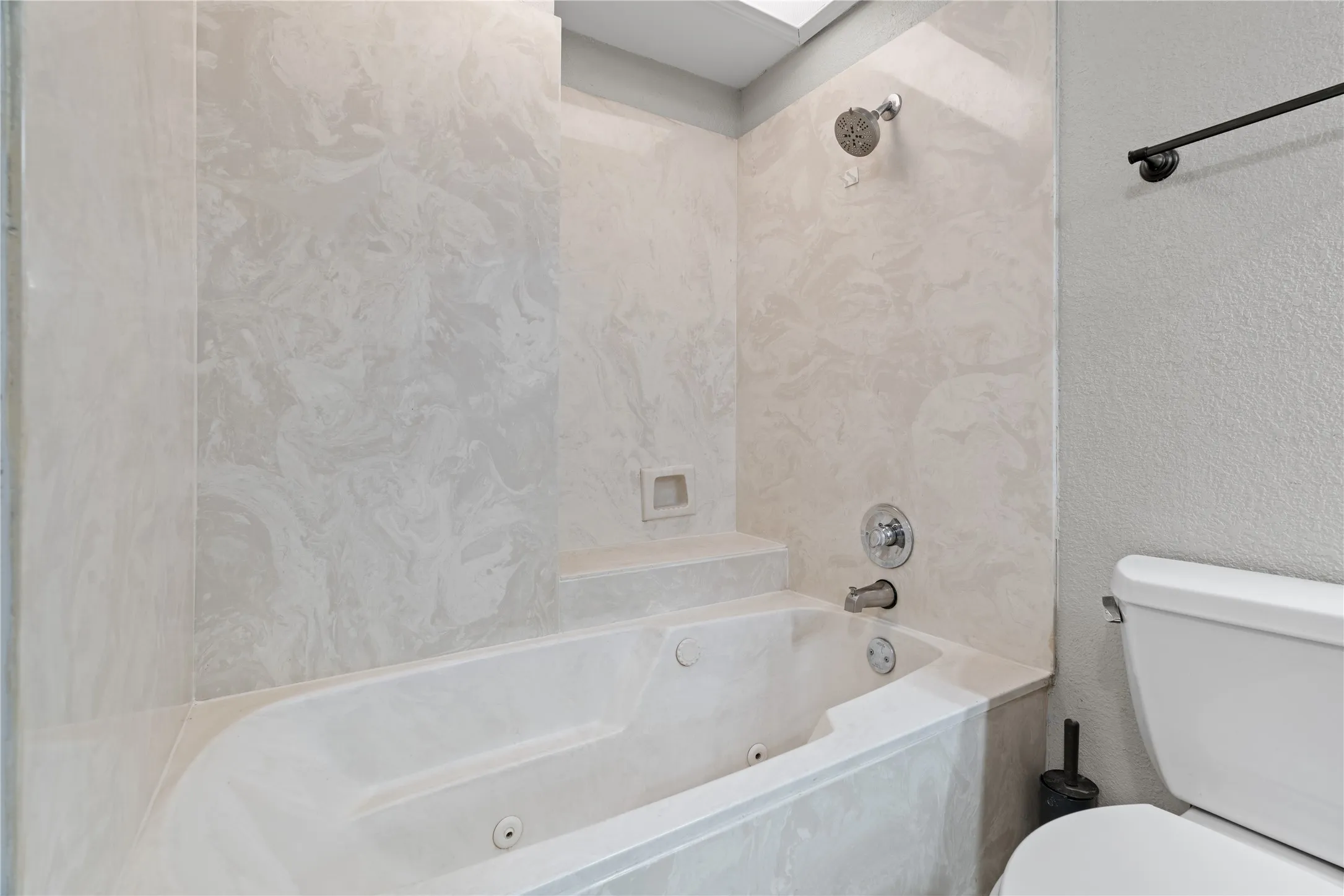 Condominium For Rent in Collin County , 18040 Midway Road 152, Dallas, Texas 75287, 2 Bedroom, 2 Bathroom, 1 Garage spaces, 1,442 Sqft, built in 1984, mls#21384124, Real Estate Agent in Dallas, Homes For Rent in Collin county, Homes For Rent in Dallas, Realtor in Dallas Texas, Real Estate Brokerage Independent Realty Texas, Luminita Cordes Realtor