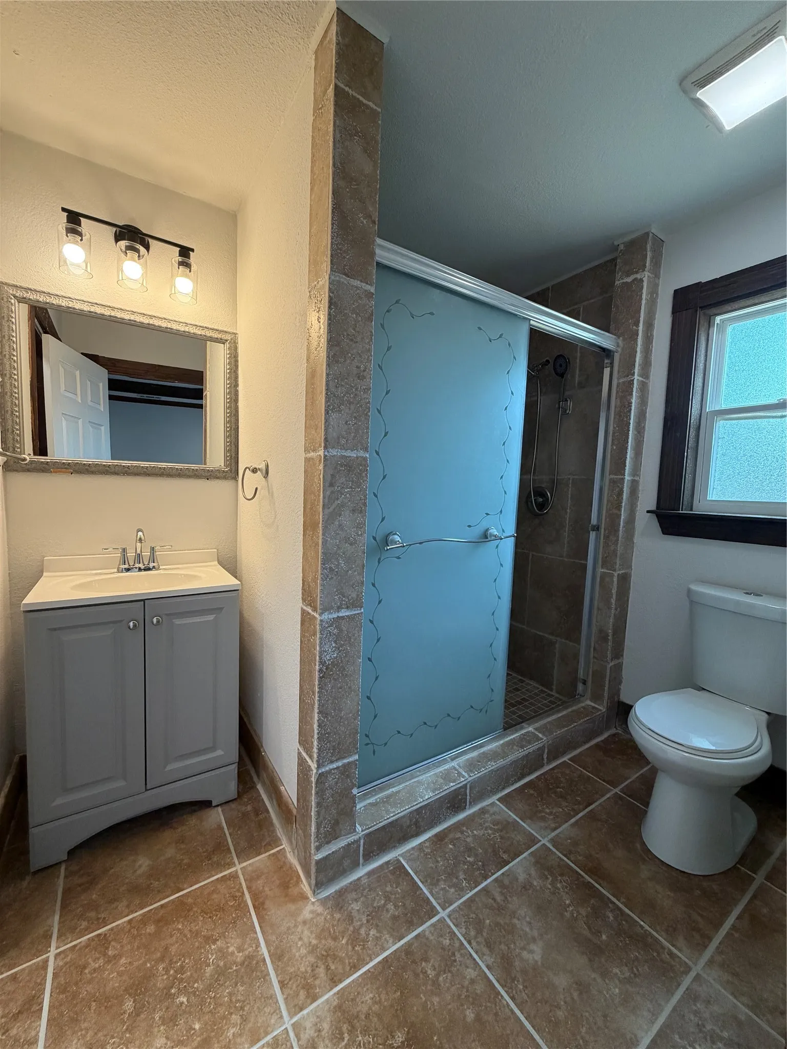 Single Family Residence For Rent in Dallas County , 401 E Miller Road, Garland, Texas 75041, 3 Bedroom, 2 Bathroom, Garage spaces, 1,013 Sqft, built in 1954, mls#21380108, Real Estate Agent in Garland, Homes For Rent in Dallas county, Homes For Rent in Garland, Realtor in Garland Texas, Real Estate Brokerage Independent Realty Texas, Luminita Cordes Realtor