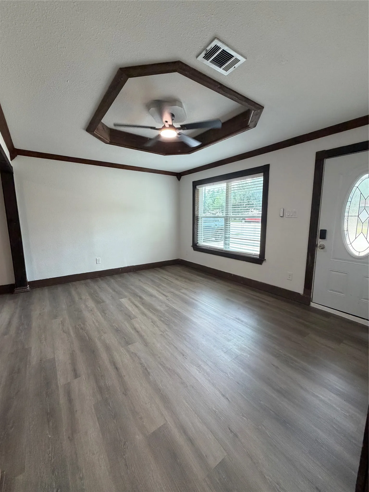Single Family Residence For Rent in Dallas County , 401 E Miller Road, Garland, Texas 75041, 3 Bedroom, 2 Bathroom, Garage spaces, 1,013 Sqft, built in 1954, mls#21380108, Real Estate Agent in Garland, Homes For Rent in Dallas county, Homes For Rent in Garland, Realtor in Garland Texas, Real Estate Brokerage Independent Realty Texas, Luminita Cordes Realtor