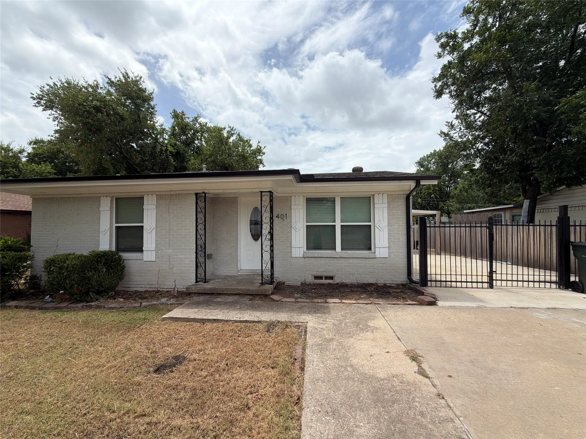 Single Family Residence For Rent in Dallas County , 401 E Miller Road, Garland, Texas 75041, 3 Bedroom, 2 Bathroom, Garage spaces, 1,013 Sqft, built in 1954, mls#21380108, Real Estate Agent in Garland, Homes For Rent in Dallas county, Homes For Rent in Garland, Realtor in Garland Texas, Real Estate Brokerage Independent Realty Texas, Luminita Cordes Realtor