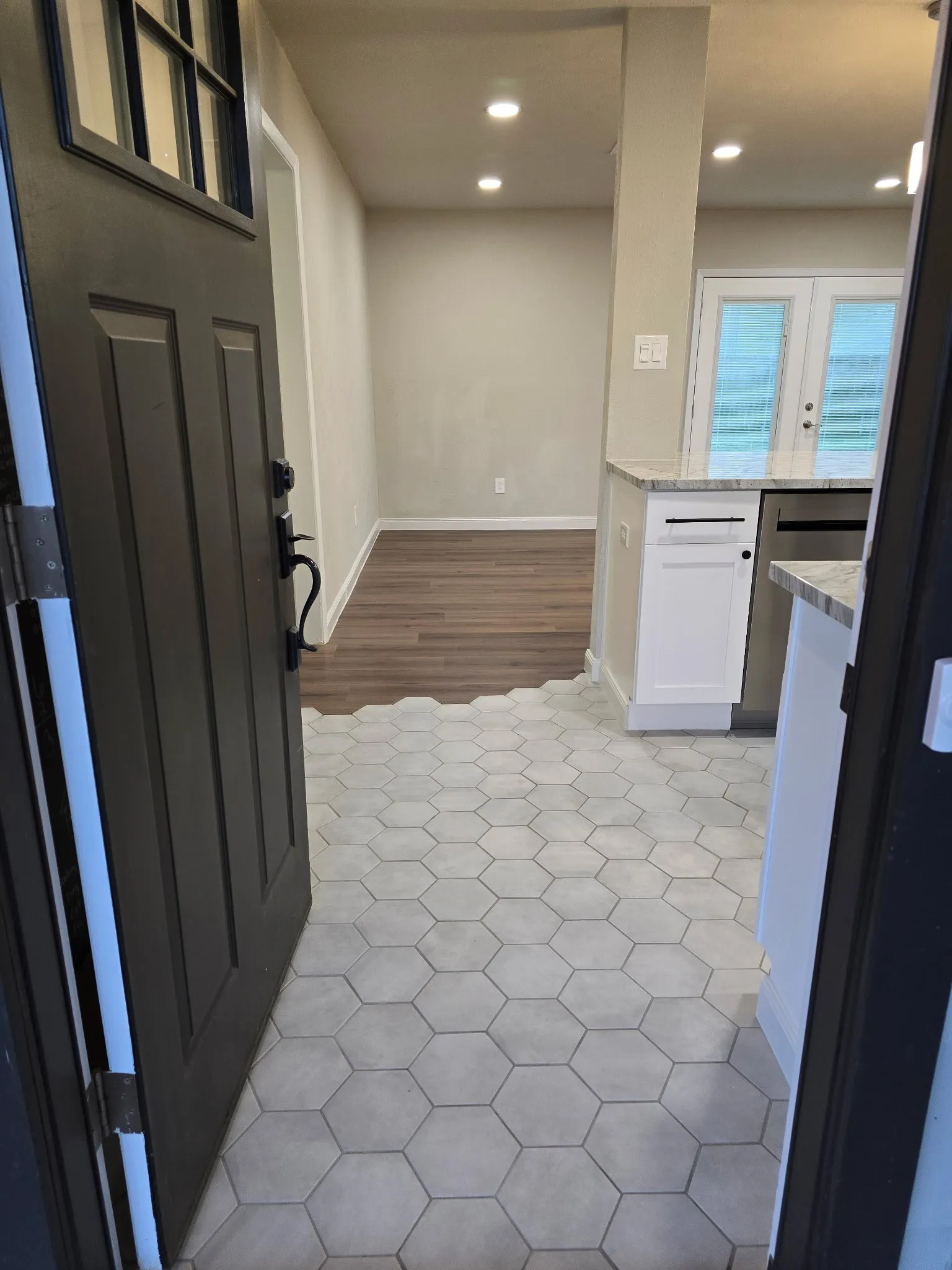 Single Family Residence For Sale in Denton County , 220 Bluebird Circle, Denton, Texas 76209, 3 Bedroom, 2 Bathroom, 2 Garage spaces, 1,183 Sqft, built in 1970, mls#21385160, Real Estate Agent in Denton, Homes For Sale in Denton county, Homes For Sale in Denton, Realtor in Denton Texas, Real Estate Brokerage Independent Realty Texas, Luminita Cordes Realtor