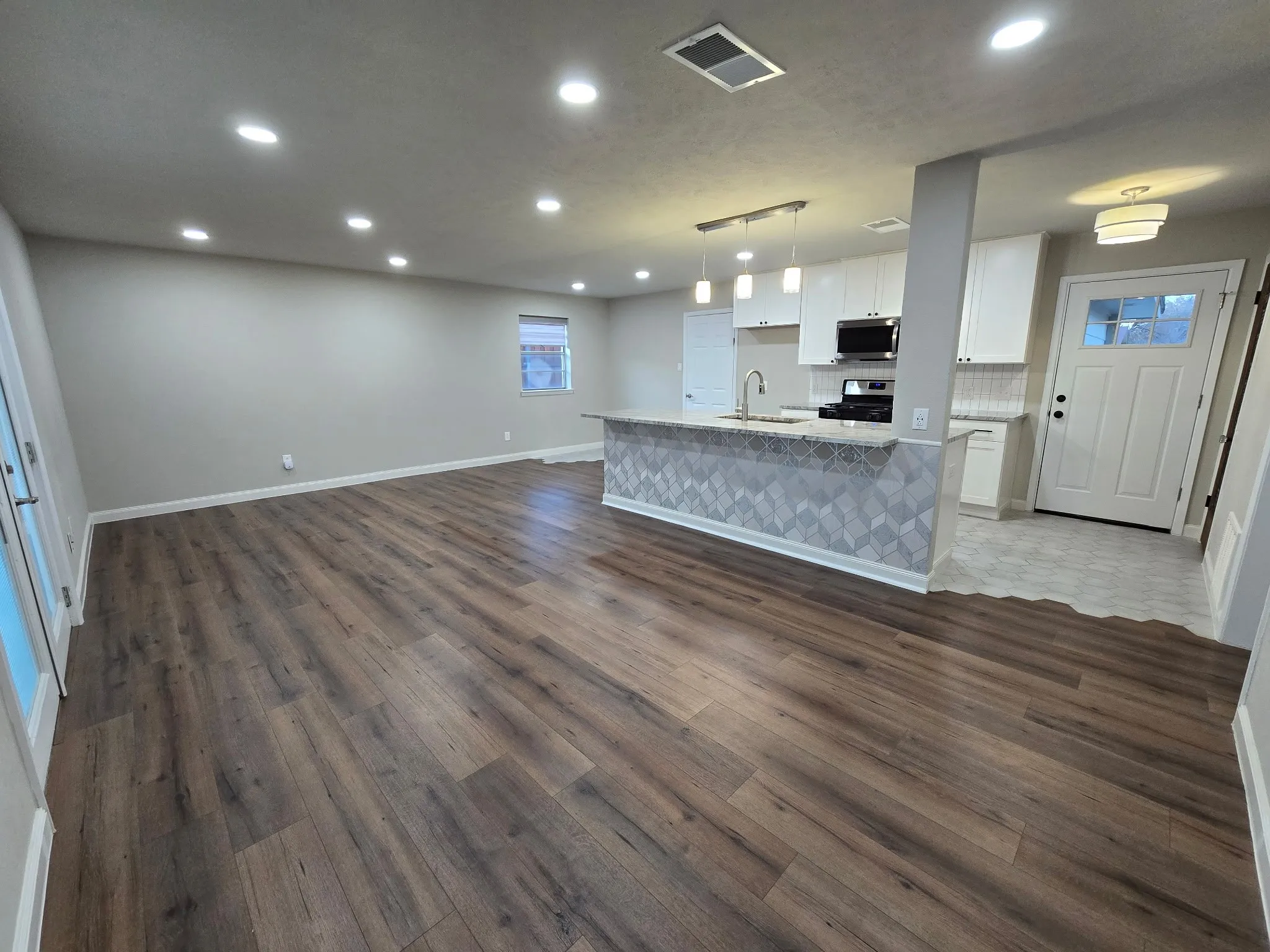 Single Family Residence For Sale in Denton County , 220 Bluebird Circle, Denton, Texas 76209, 3 Bedroom, 2 Bathroom, 2 Garage spaces, 1,183 Sqft, built in 1970, mls#21385160, Real Estate Agent in Denton, Homes For Sale in Denton county, Homes For Sale in Denton, Realtor in Denton Texas, Real Estate Brokerage Independent Realty Texas, Luminita Cordes Realtor