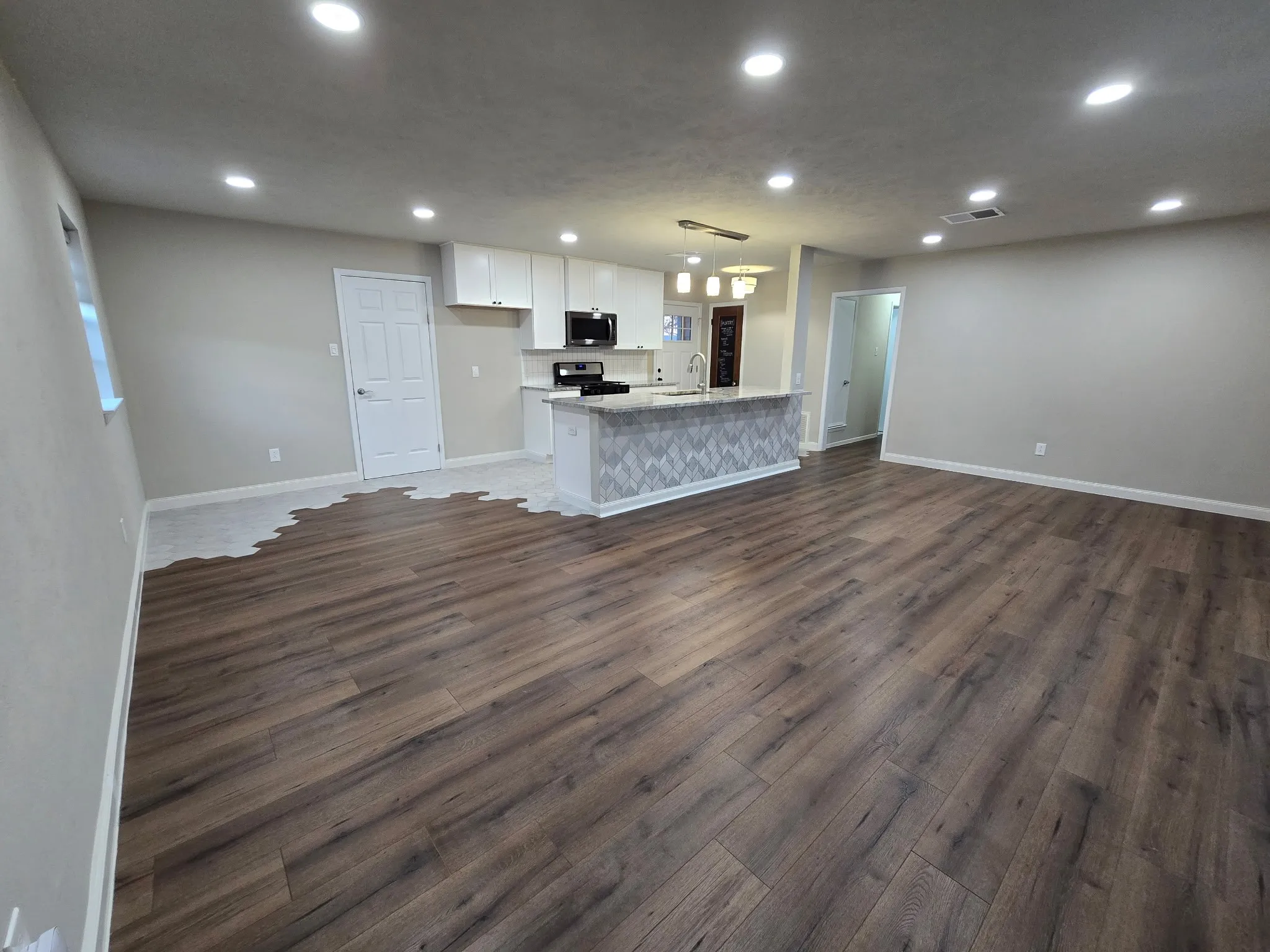 Single Family Residence For Sale in Denton County , 220 Bluebird Circle, Denton, Texas 76209, 3 Bedroom, 2 Bathroom, 2 Garage spaces, 1,183 Sqft, built in 1970, mls#21385160, Real Estate Agent in Denton, Homes For Sale in Denton county, Homes For Sale in Denton, Realtor in Denton Texas, Real Estate Brokerage Independent Realty Texas, Luminita Cordes Realtor