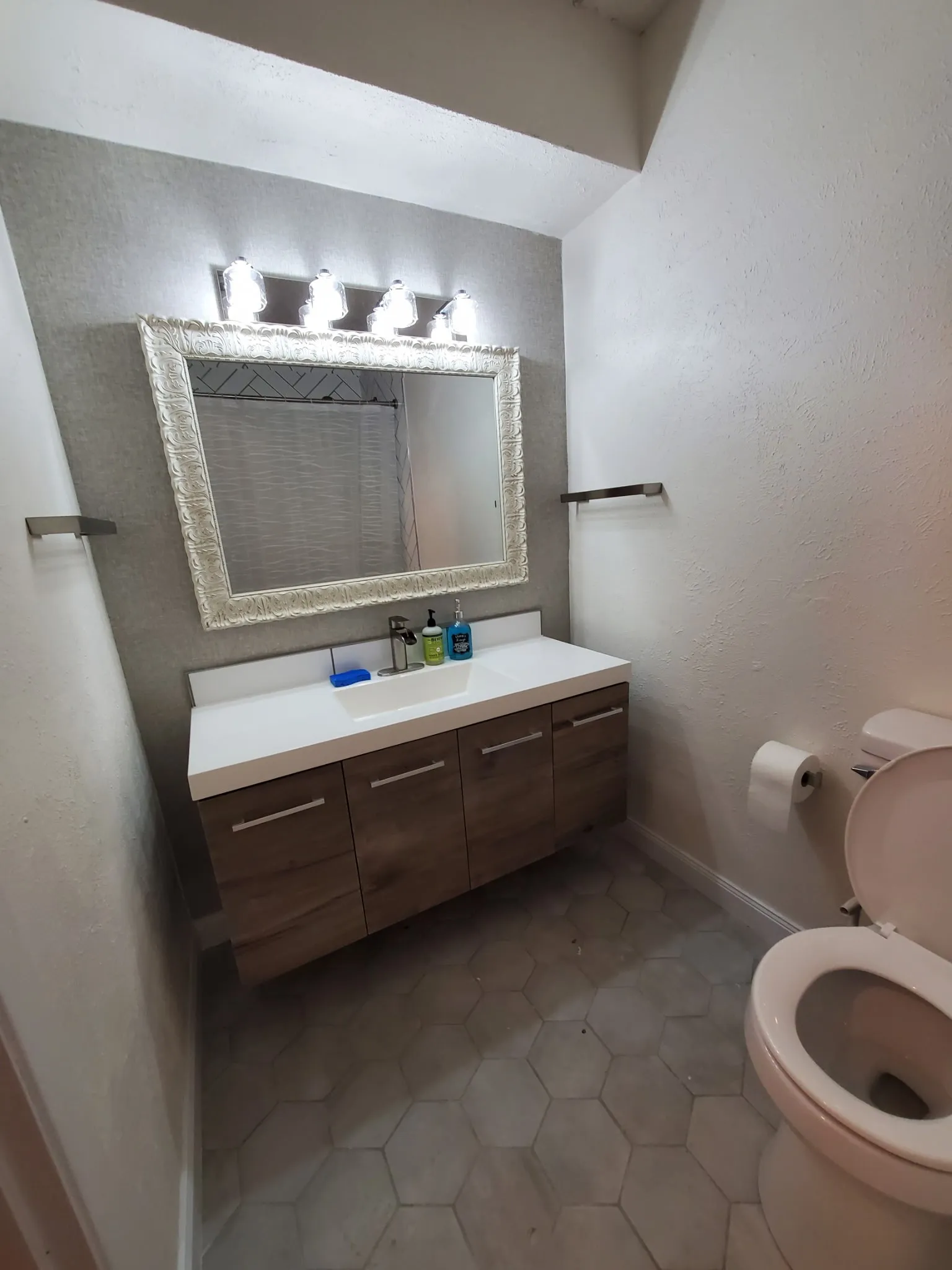 Single Family Residence For Sale in Denton County , 220 Bluebird Circle, Denton, Texas 76209, 3 Bedroom, 2 Bathroom, 2 Garage spaces, 1,183 Sqft, built in 1970, mls#21385160, Real Estate Agent in Denton, Homes For Sale in Denton county, Homes For Sale in Denton, Realtor in Denton Texas, Real Estate Brokerage Independent Realty Texas, Luminita Cordes Realtor