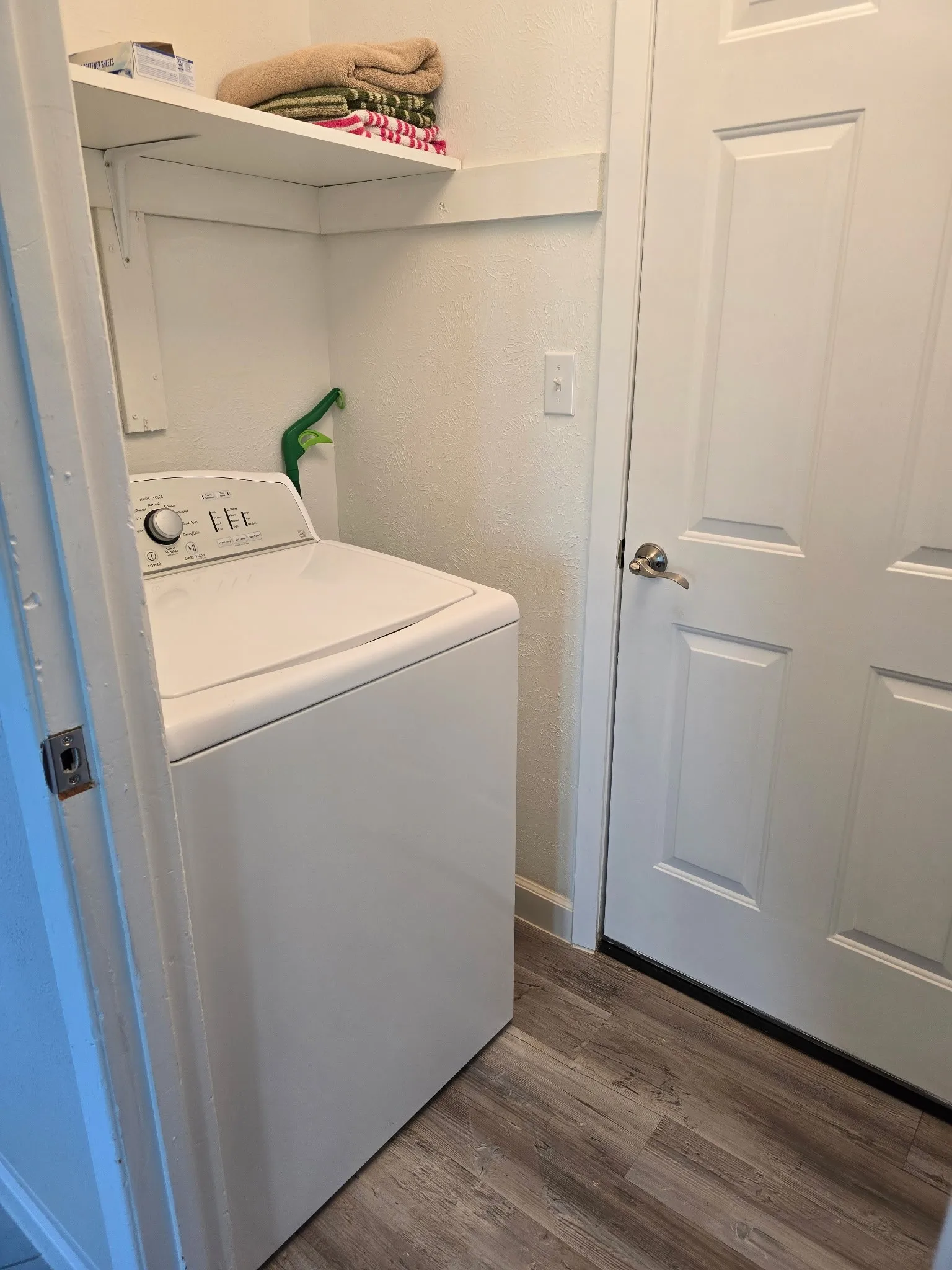 Single Family Residence For Sale in Denton County , 220 Bluebird Circle, Denton, Texas 76209, 3 Bedroom, 2 Bathroom, 2 Garage spaces, 1,183 Sqft, built in 1970, mls#21385160, Real Estate Agent in Denton, Homes For Sale in Denton county, Homes For Sale in Denton, Realtor in Denton Texas, Real Estate Brokerage Independent Realty Texas, Luminita Cordes Realtor