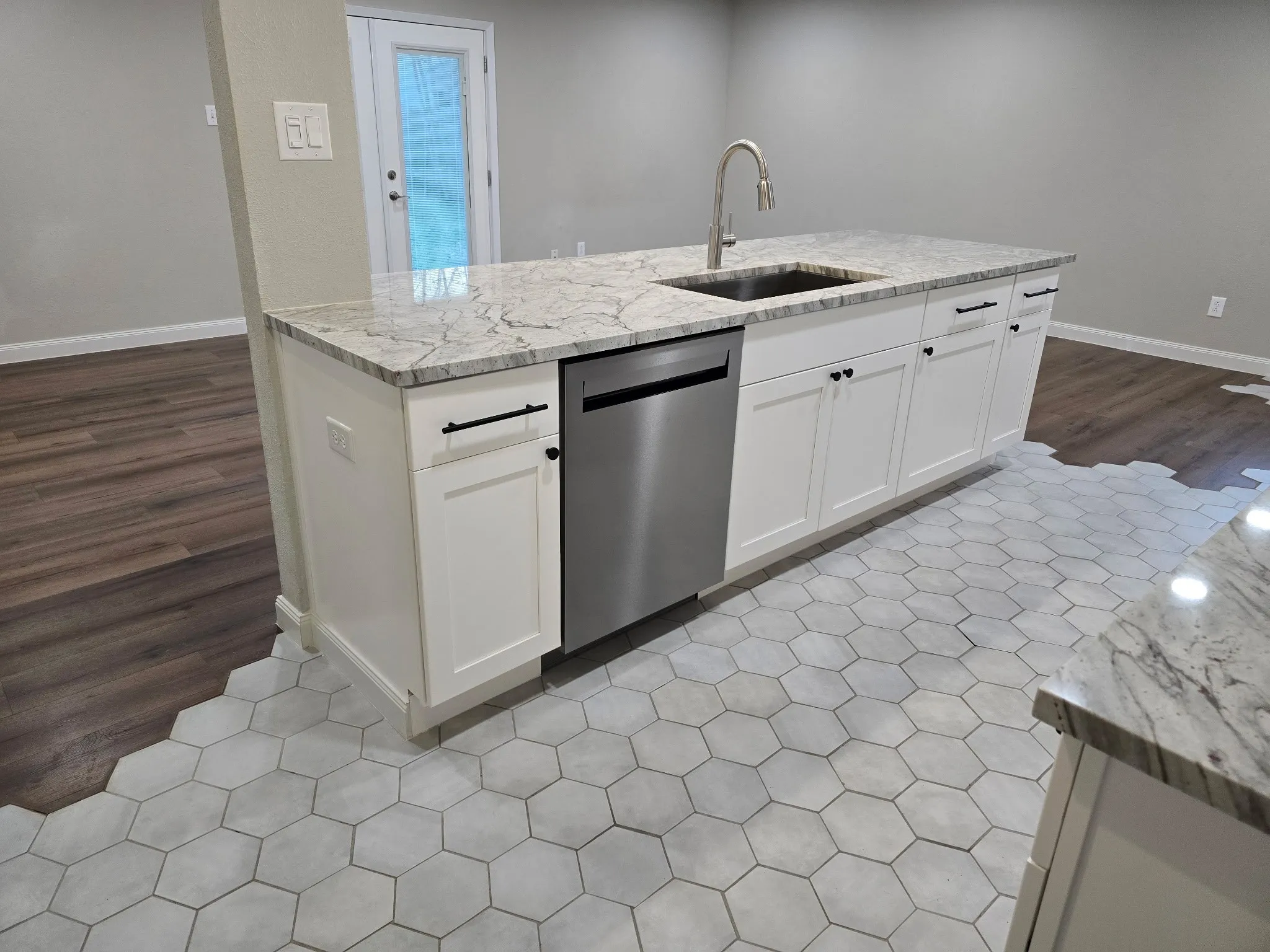 Single Family Residence For Sale in Denton County , 220 Bluebird Circle, Denton, Texas 76209, 3 Bedroom, 2 Bathroom, 2 Garage spaces, 1,183 Sqft, built in 1970, mls#21385160, Real Estate Agent in Denton, Homes For Sale in Denton county, Homes For Sale in Denton, Realtor in Denton Texas, Real Estate Brokerage Independent Realty Texas, Luminita Cordes Realtor