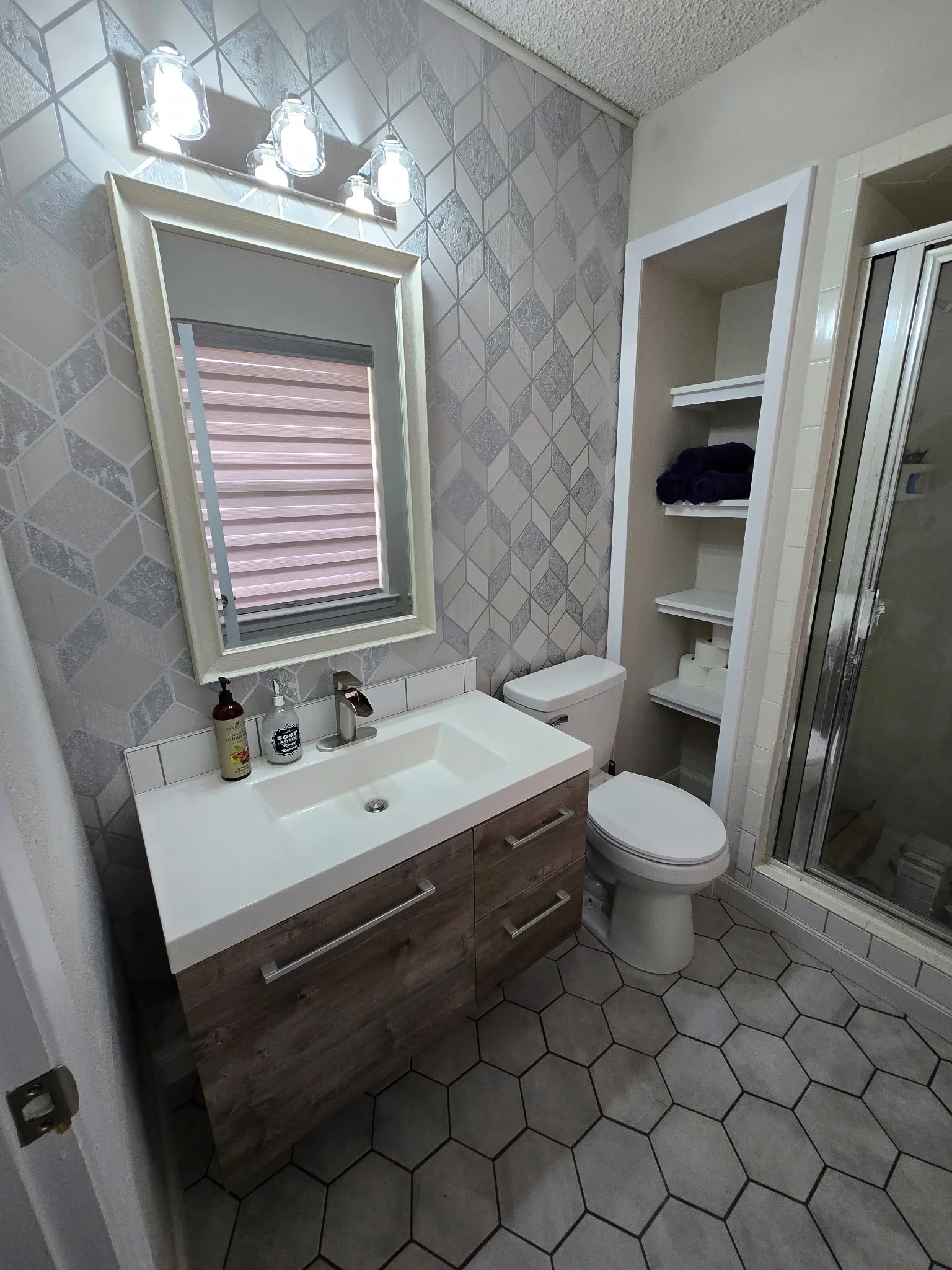 Single Family Residence For Sale in Denton County , 220 Bluebird Circle, Denton, Texas 76209, 3 Bedroom, 2 Bathroom, 2 Garage spaces, 1,183 Sqft, built in 1970, mls#21385160, Real Estate Agent in Denton, Homes For Sale in Denton county, Homes For Sale in Denton, Realtor in Denton Texas, Real Estate Brokerage Independent Realty Texas, Luminita Cordes Realtor