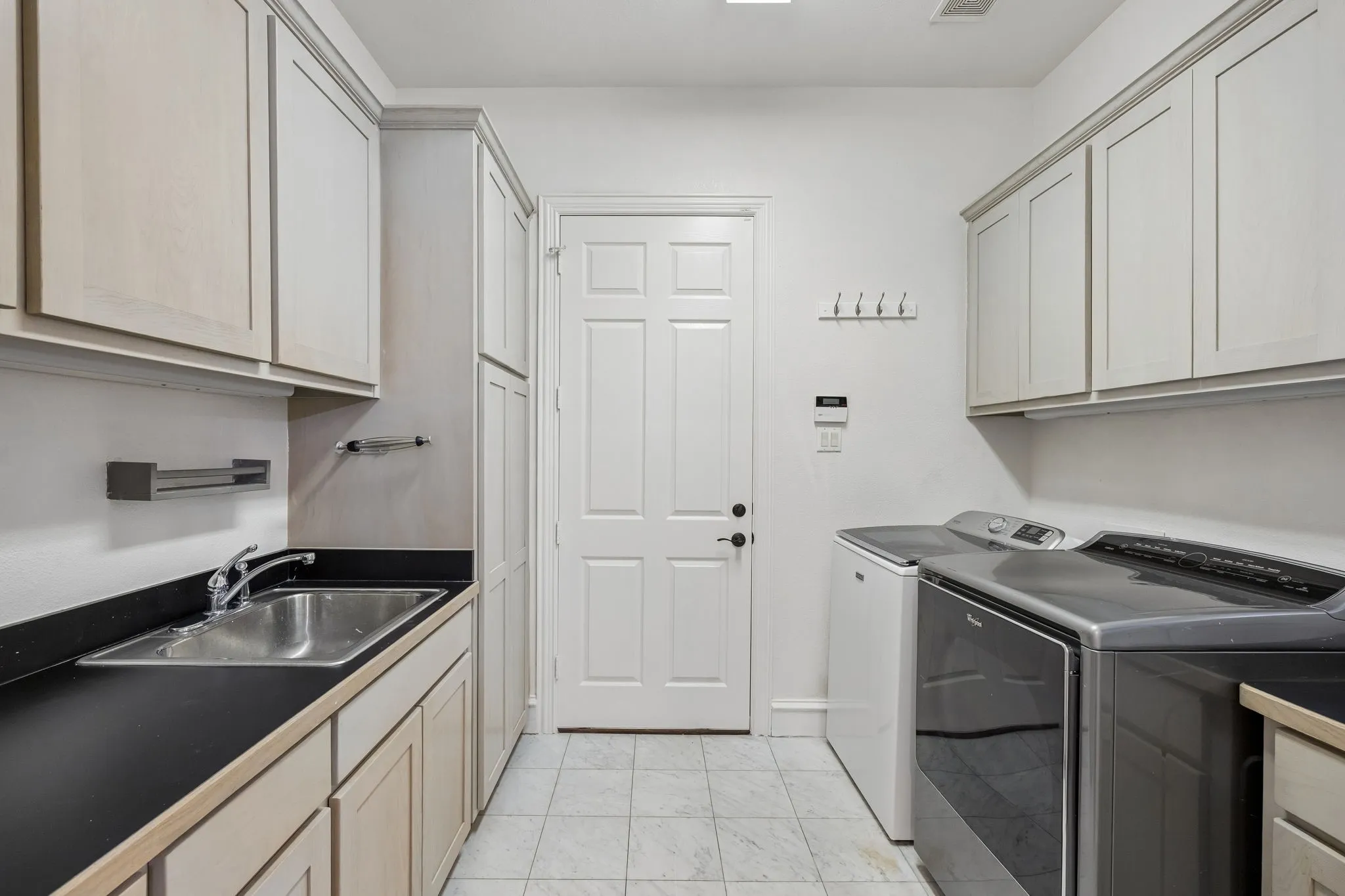Single Family Residence For Rent in Dallas County , 5609 La Foy Boulevard, Dallas, Texas 75209, 3 Bedroom, 3 Bathroom, 2 Garage spaces, 3,116 Sqft, built in 2005, mls#21383453, Real Estate Agent in Dallas, Homes For Rent in Dallas county, Homes For Rent in Dallas, Realtor in Dallas Texas, Real Estate Brokerage Independent Realty Texas, Luminita Cordes Realtor