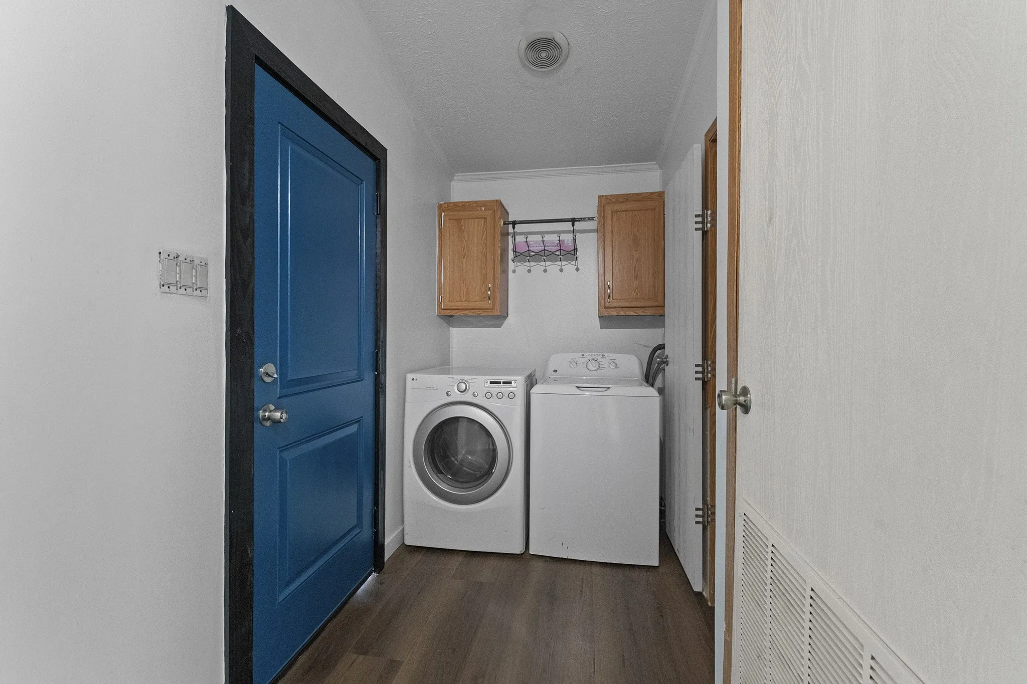 Mobile Home For Sale in Kaufman County , 1222 Anglin Way, Terrell, Texas 75161, 4 Bedroom, 2 Bathroom, Garage spaces, 2,408 Sqft, built in 2002, mls#21385135, Real Estate Agent in Terrell, Homes For Sale in Kaufman county, Homes For Sale in Terrell, Realtor in Terrell Texas, Real Estate Brokerage Independent Realty Texas, Luminita Cordes Realtor