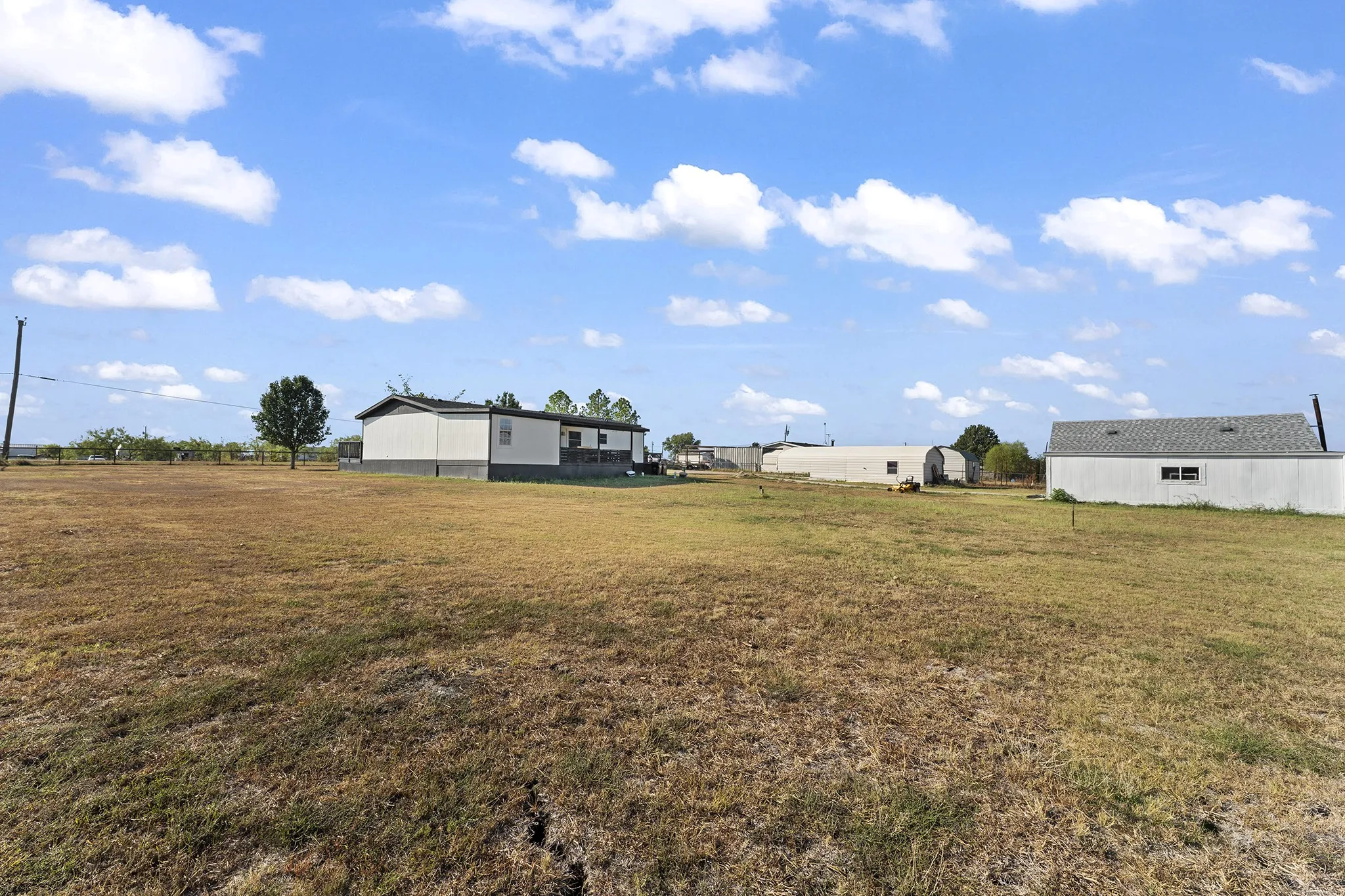 Mobile Home For Sale in Kaufman County , 1222 Anglin Way, Terrell, Texas 75161, 4 Bedroom, 2 Bathroom, Garage spaces, 2,408 Sqft, built in 2002, mls#21385135, Real Estate Agent in Terrell, Homes For Sale in Kaufman county, Homes For Sale in Terrell, Realtor in Terrell Texas, Real Estate Brokerage Independent Realty Texas, Luminita Cordes Realtor