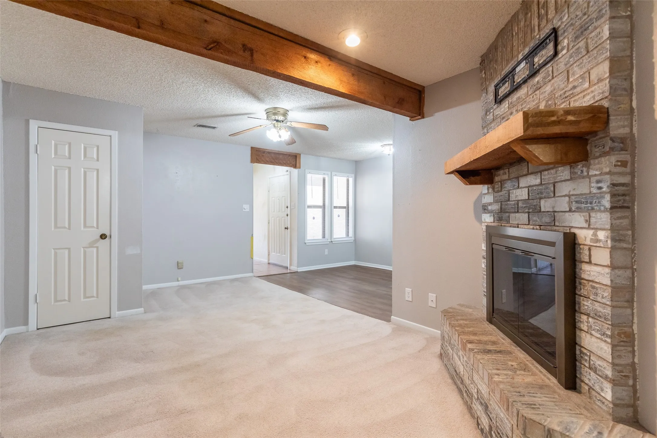 Townhouse For Sale in Taylor County , 35 Crossroads Drive, Abilene, Texas 79605, 2 Bedroom, 2 Bathroom, 2 Garage spaces, 1,188 Sqft, built in 1982, mls#21385095, Real Estate Agent in Abilene, Homes For Sale in Taylor county, Homes For Sale in Abilene, Realtor in Abilene Texas, Real Estate Brokerage Independent Realty Texas, Luminita Cordes Realtor