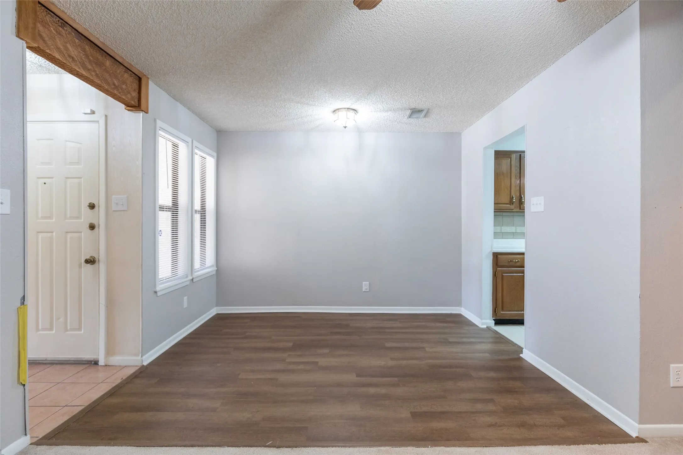 Townhouse For Sale in Taylor County , 35 Crossroads Drive, Abilene, Texas 79605, 2 Bedroom, 2 Bathroom, 2 Garage spaces, 1,188 Sqft, built in 1982, mls#21385095, Real Estate Agent in Abilene, Homes For Sale in Taylor county, Homes For Sale in Abilene, Realtor in Abilene Texas, Real Estate Brokerage Independent Realty Texas, Luminita Cordes Realtor