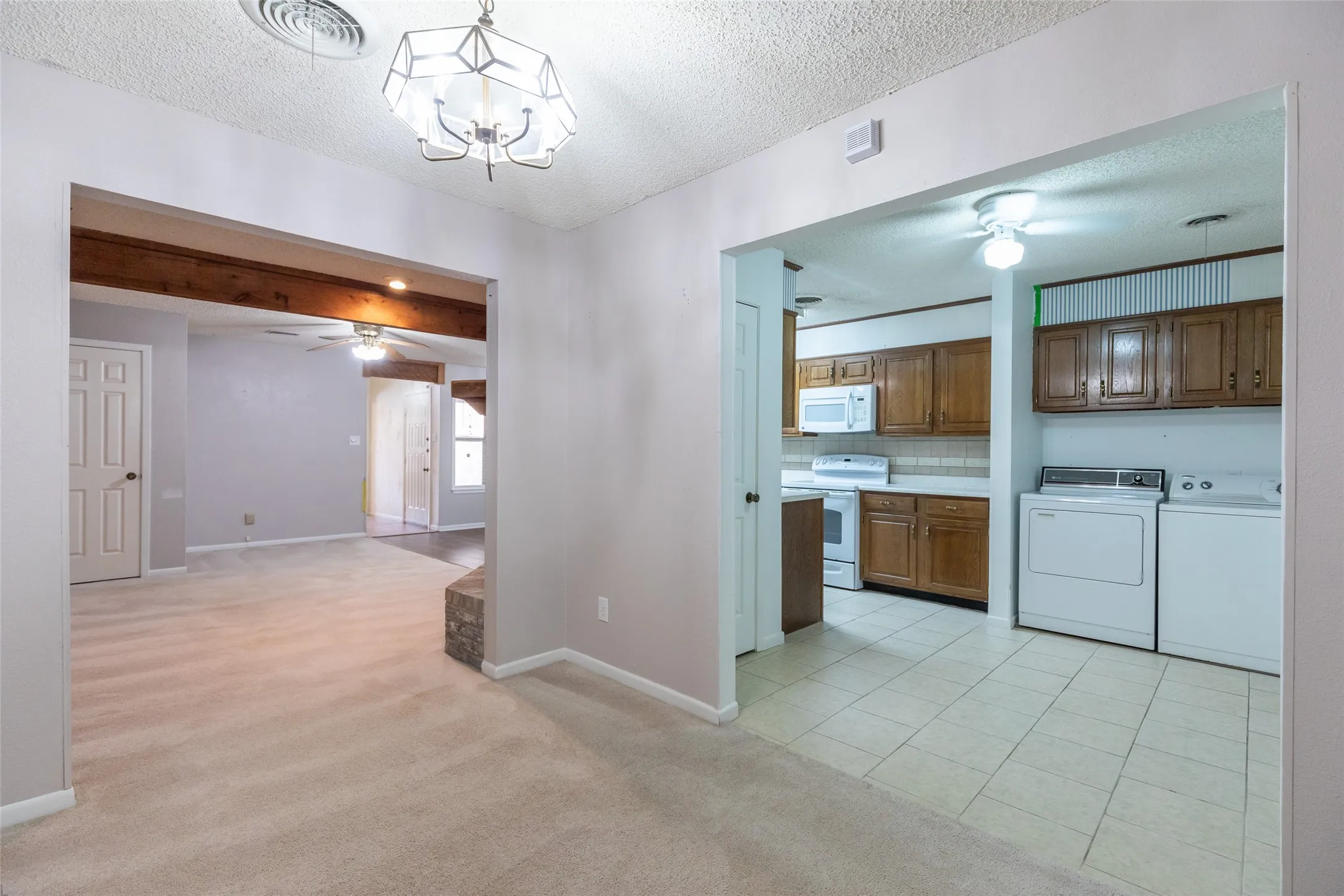 Townhouse For Sale in Taylor County , 35 Crossroads Drive, Abilene, Texas 79605, 2 Bedroom, 2 Bathroom, 2 Garage spaces, 1,188 Sqft, built in 1982, mls#21385095, Real Estate Agent in Abilene, Homes For Sale in Taylor county, Homes For Sale in Abilene, Realtor in Abilene Texas, Real Estate Brokerage Independent Realty Texas, Luminita Cordes Realtor