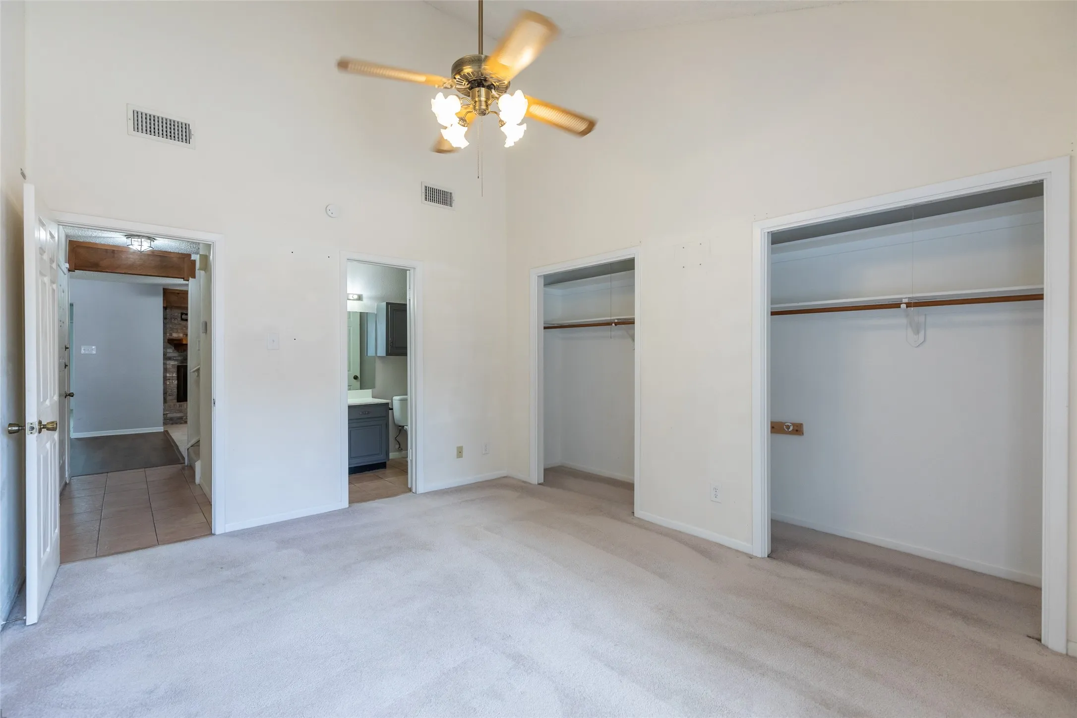 Townhouse For Sale in Taylor County , 35 Crossroads Drive, Abilene, Texas 79605, 2 Bedroom, 2 Bathroom, 2 Garage spaces, 1,188 Sqft, built in 1982, mls#21385095, Real Estate Agent in Abilene, Homes For Sale in Taylor county, Homes For Sale in Abilene, Realtor in Abilene Texas, Real Estate Brokerage Independent Realty Texas, Luminita Cordes Realtor