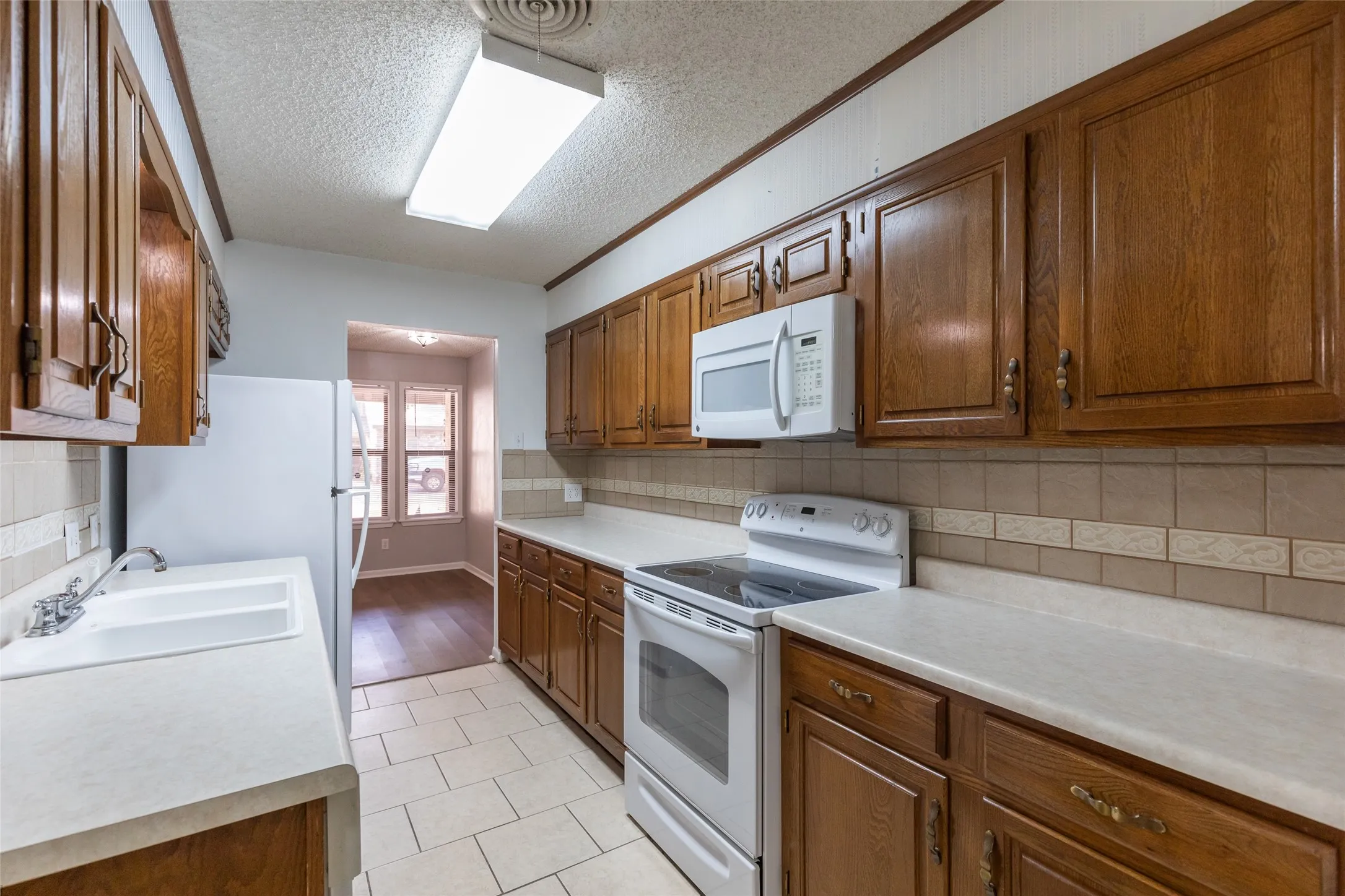 Townhouse For Sale in Taylor County , 35 Crossroads Drive, Abilene, Texas 79605, 2 Bedroom, 2 Bathroom, 2 Garage spaces, 1,188 Sqft, built in 1982, mls#21385095, Real Estate Agent in Abilene, Homes For Sale in Taylor county, Homes For Sale in Abilene, Realtor in Abilene Texas, Real Estate Brokerage Independent Realty Texas, Luminita Cordes Realtor