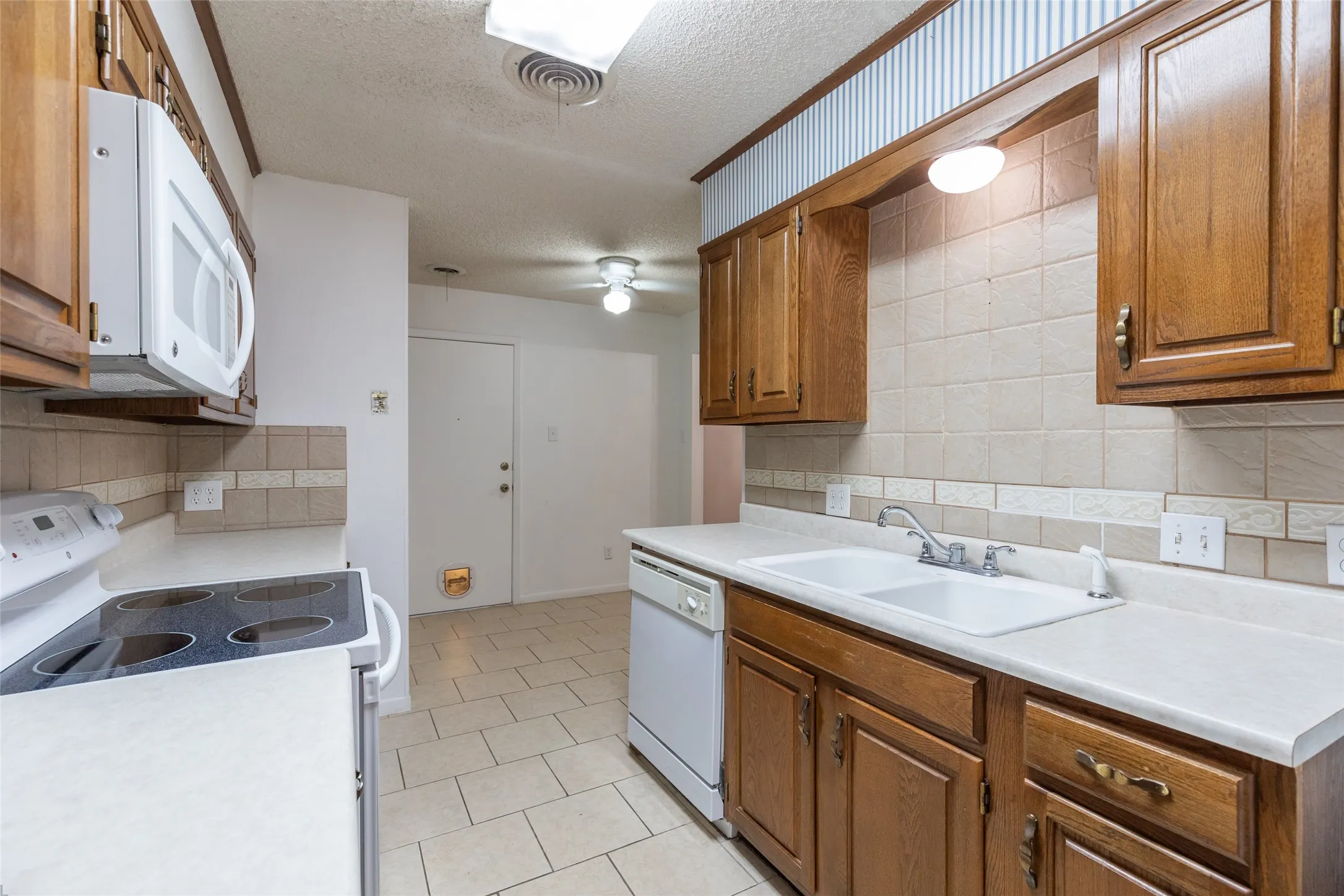 Townhouse For Sale in Taylor County , 35 Crossroads Drive, Abilene, Texas 79605, 2 Bedroom, 2 Bathroom, 2 Garage spaces, 1,188 Sqft, built in 1982, mls#21385095, Real Estate Agent in Abilene, Homes For Sale in Taylor county, Homes For Sale in Abilene, Realtor in Abilene Texas, Real Estate Brokerage Independent Realty Texas, Luminita Cordes Realtor