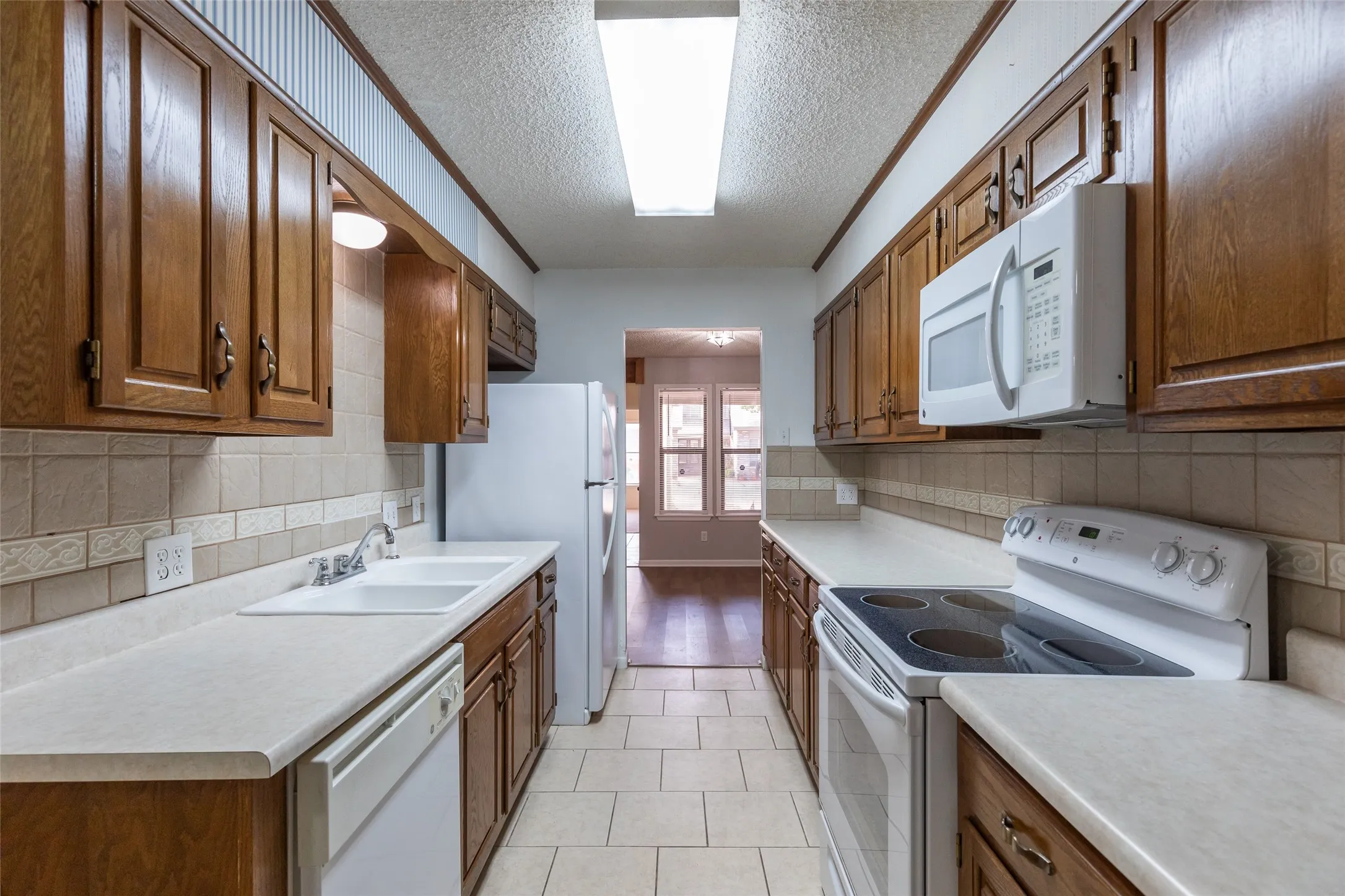 Townhouse For Sale in Taylor County , 35 Crossroads Drive, Abilene, Texas 79605, 2 Bedroom, 2 Bathroom, 2 Garage spaces, 1,188 Sqft, built in 1982, mls#21385095, Real Estate Agent in Abilene, Homes For Sale in Taylor county, Homes For Sale in Abilene, Realtor in Abilene Texas, Real Estate Brokerage Independent Realty Texas, Luminita Cordes Realtor