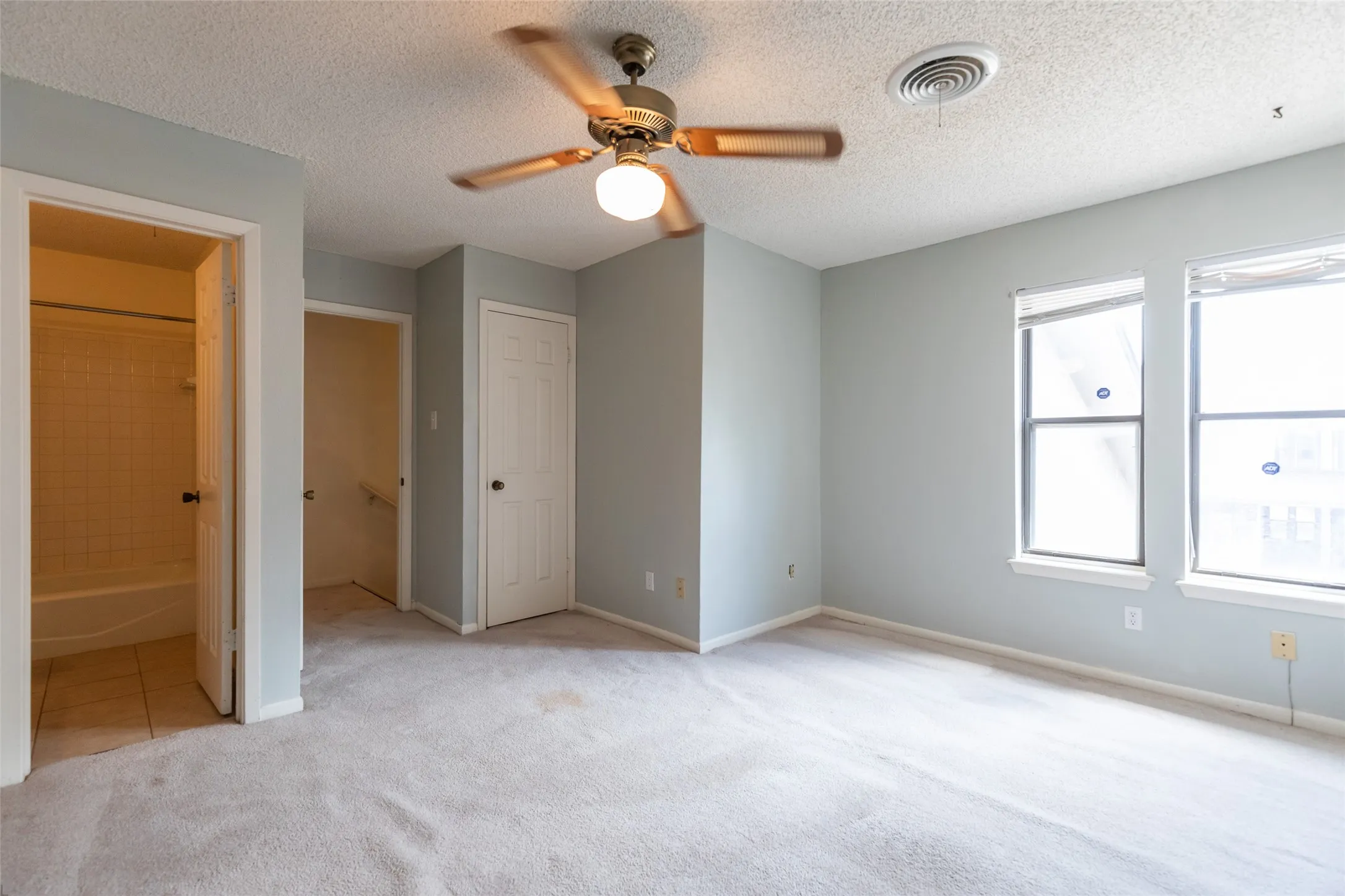 Townhouse For Sale in Taylor County , 35 Crossroads Drive, Abilene, Texas 79605, 2 Bedroom, 2 Bathroom, 2 Garage spaces, 1,188 Sqft, built in 1982, mls#21385095, Real Estate Agent in Abilene, Homes For Sale in Taylor county, Homes For Sale in Abilene, Realtor in Abilene Texas, Real Estate Brokerage Independent Realty Texas, Luminita Cordes Realtor