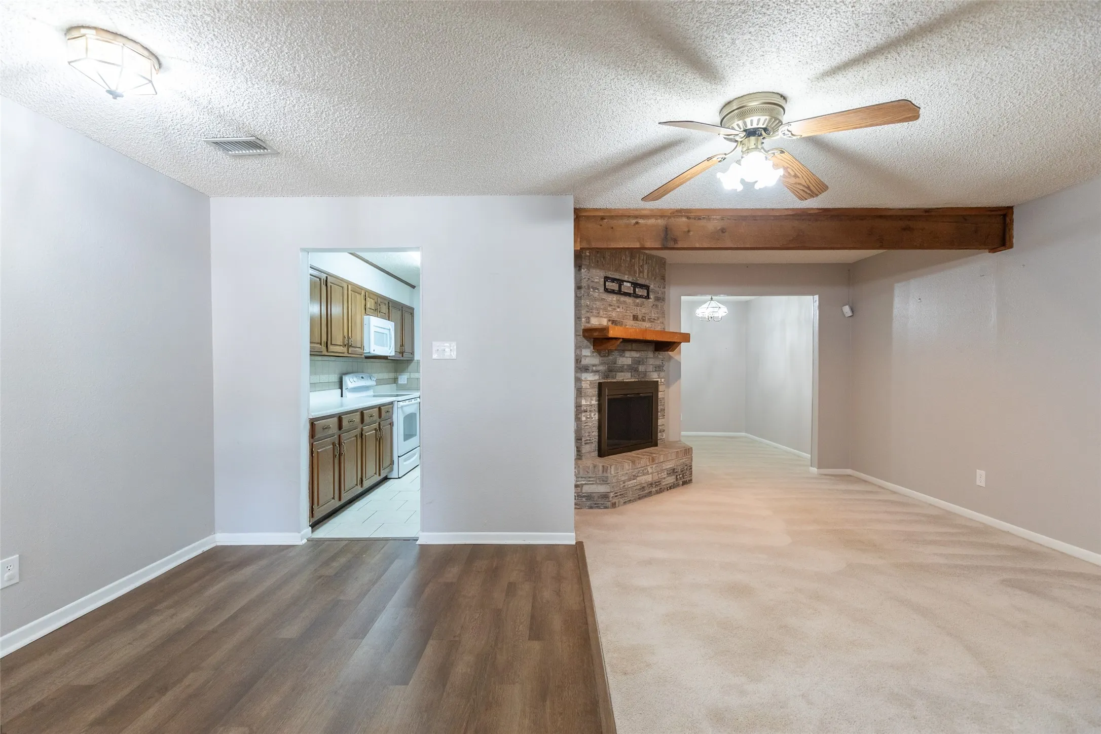Townhouse For Sale in Taylor County , 35 Crossroads Drive, Abilene, Texas 79605, 2 Bedroom, 2 Bathroom, 2 Garage spaces, 1,188 Sqft, built in 1982, mls#21385095, Real Estate Agent in Abilene, Homes For Sale in Taylor county, Homes For Sale in Abilene, Realtor in Abilene Texas, Real Estate Brokerage Independent Realty Texas, Luminita Cordes Realtor