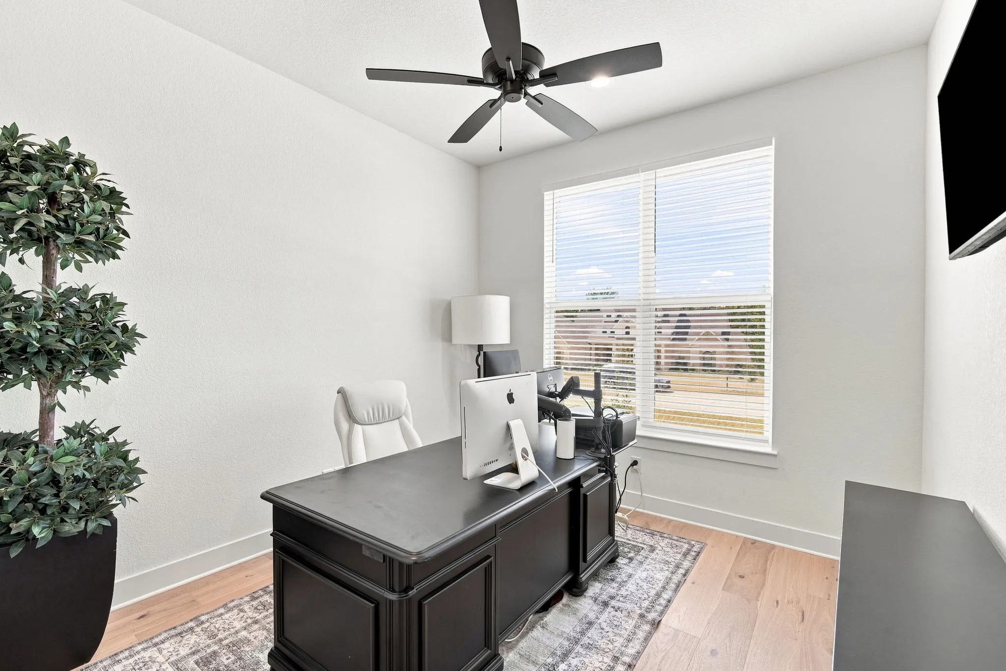 Single Family Residence For Sale in Ellis County , 2770 Fireside Drive, Midlothian, Texas 76065, 5 Bedroom, 3 Bathroom, 3 Garage spaces, 2,935 Sqft, built in 2024, mls#21384963, Real Estate Agent in Midlothian, Homes For Sale in Ellis county, Homes For Sale in Midlothian, Realtor in Midlothian Texas, Real Estate Brokerage Independent Realty Texas, Luminita Cordes Realtor