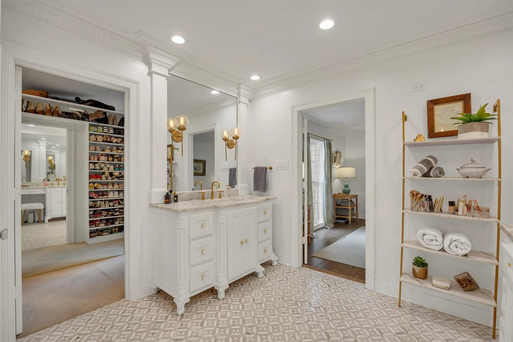 Single Family Residence For Sale in Dallas County , 4308 Mcfarlin Boulevard, University Park, Texas 75205, 4 Bedroom, 4 Bathroom, 2 Garage spaces, 4,869 Sqft, built in 1941, mls#21385181, Real Estate Agent in University Park, Homes For Sale in Dallas county, Homes For Sale in University Park, Realtor in University Park Texas, Real Estate Brokerage Independent Realty Texas, Luminita Cordes Realtor