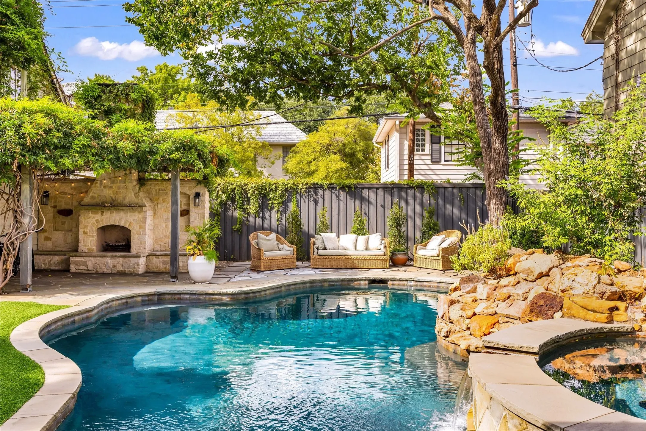 Single Family Residence For Sale in Dallas County , 4308 Mcfarlin Boulevard, University Park, Texas 75205, 4 Bedroom, 4 Bathroom, 2 Garage spaces, 4,869 Sqft, built in 1941, mls#21385181, Real Estate Agent in University Park, Homes For Sale in Dallas county, Homes For Sale in University Park, Realtor in University Park Texas, Real Estate Brokerage Independent Realty Texas, Luminita Cordes Realtor
