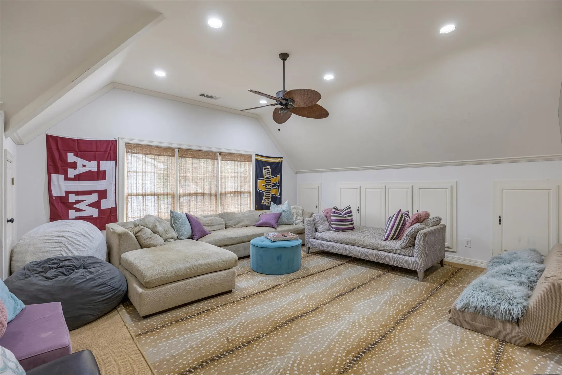 Single Family Residence For Sale in Dallas County , 4308 Mcfarlin Boulevard, University Park, Texas 75205, 4 Bedroom, 4 Bathroom, 2 Garage spaces, 4,869 Sqft, built in 1941, mls#21385181, Real Estate Agent in University Park, Homes For Sale in Dallas county, Homes For Sale in University Park, Realtor in University Park Texas, Real Estate Brokerage Independent Realty Texas, Luminita Cordes Realtor