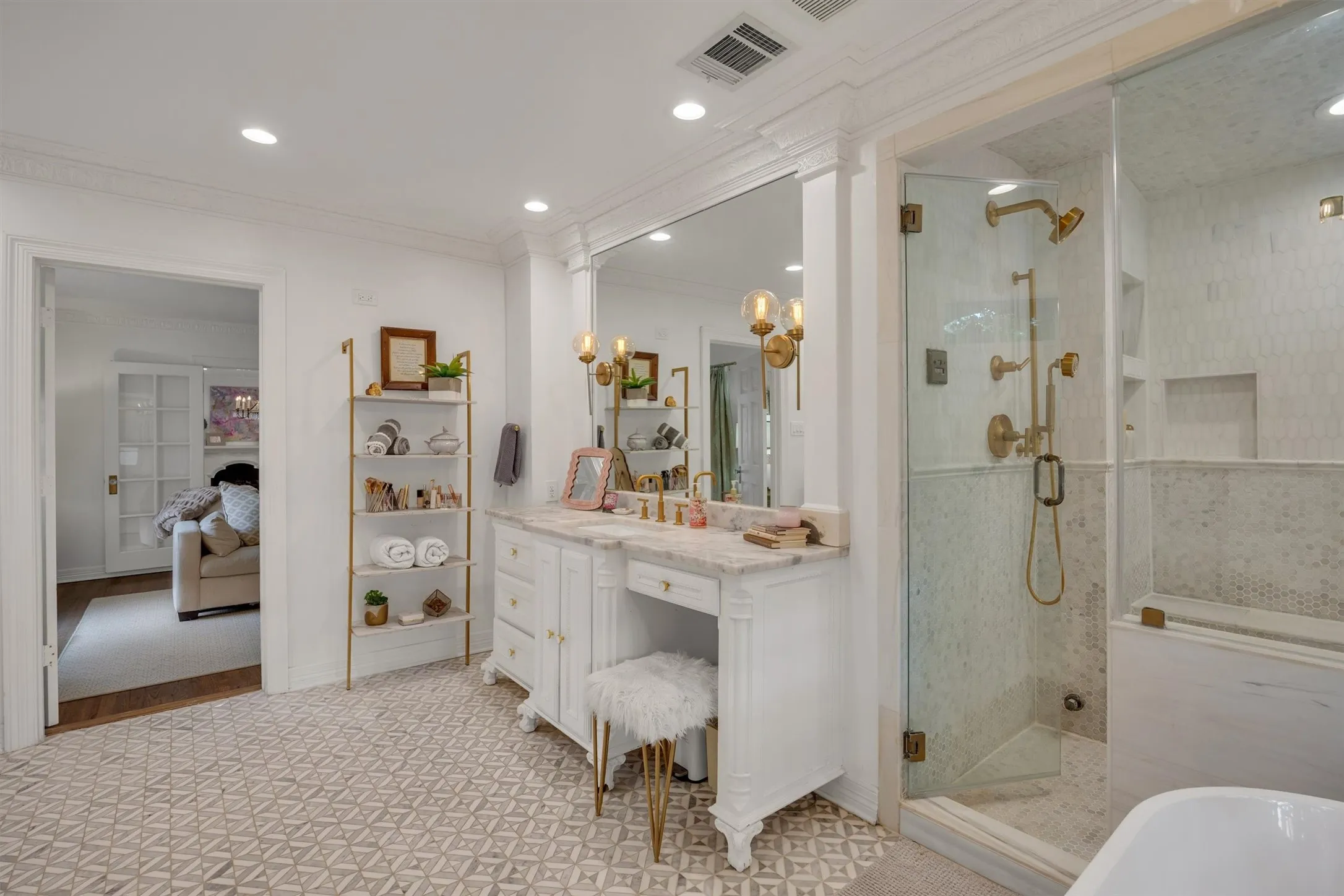 Single Family Residence For Sale in Dallas County , 4308 Mcfarlin Boulevard, University Park, Texas 75205, 4 Bedroom, 4 Bathroom, 2 Garage spaces, 4,869 Sqft, built in 1941, mls#21385181, Real Estate Agent in University Park, Homes For Sale in Dallas county, Homes For Sale in University Park, Realtor in University Park Texas, Real Estate Brokerage Independent Realty Texas, Luminita Cordes Realtor
