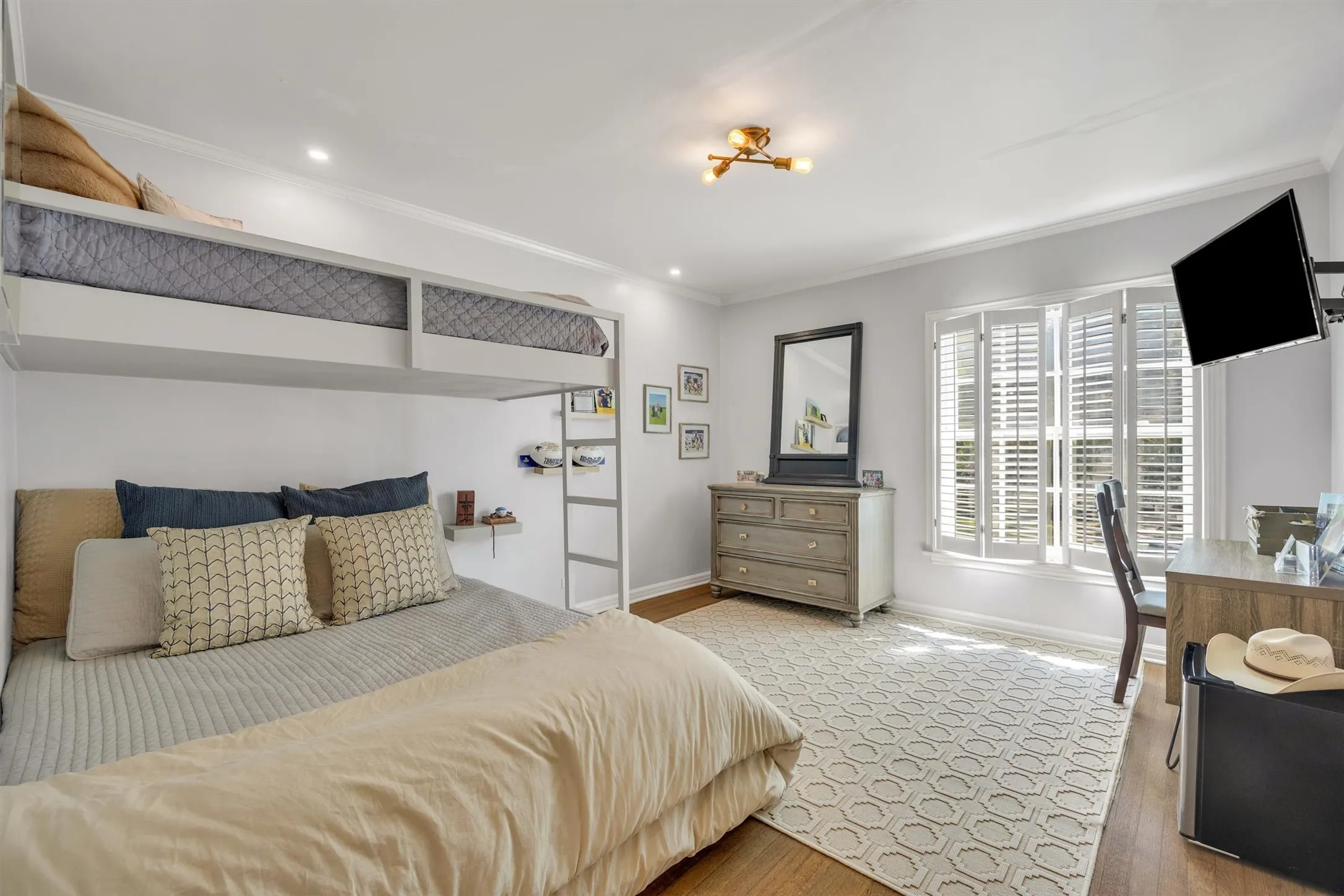 Single Family Residence For Sale in Dallas County , 4308 Mcfarlin Boulevard, University Park, Texas 75205, 4 Bedroom, 4 Bathroom, 2 Garage spaces, 4,869 Sqft, built in 1941, mls#21385181, Real Estate Agent in University Park, Homes For Sale in Dallas county, Homes For Sale in University Park, Realtor in University Park Texas, Real Estate Brokerage Independent Realty Texas, Luminita Cordes Realtor